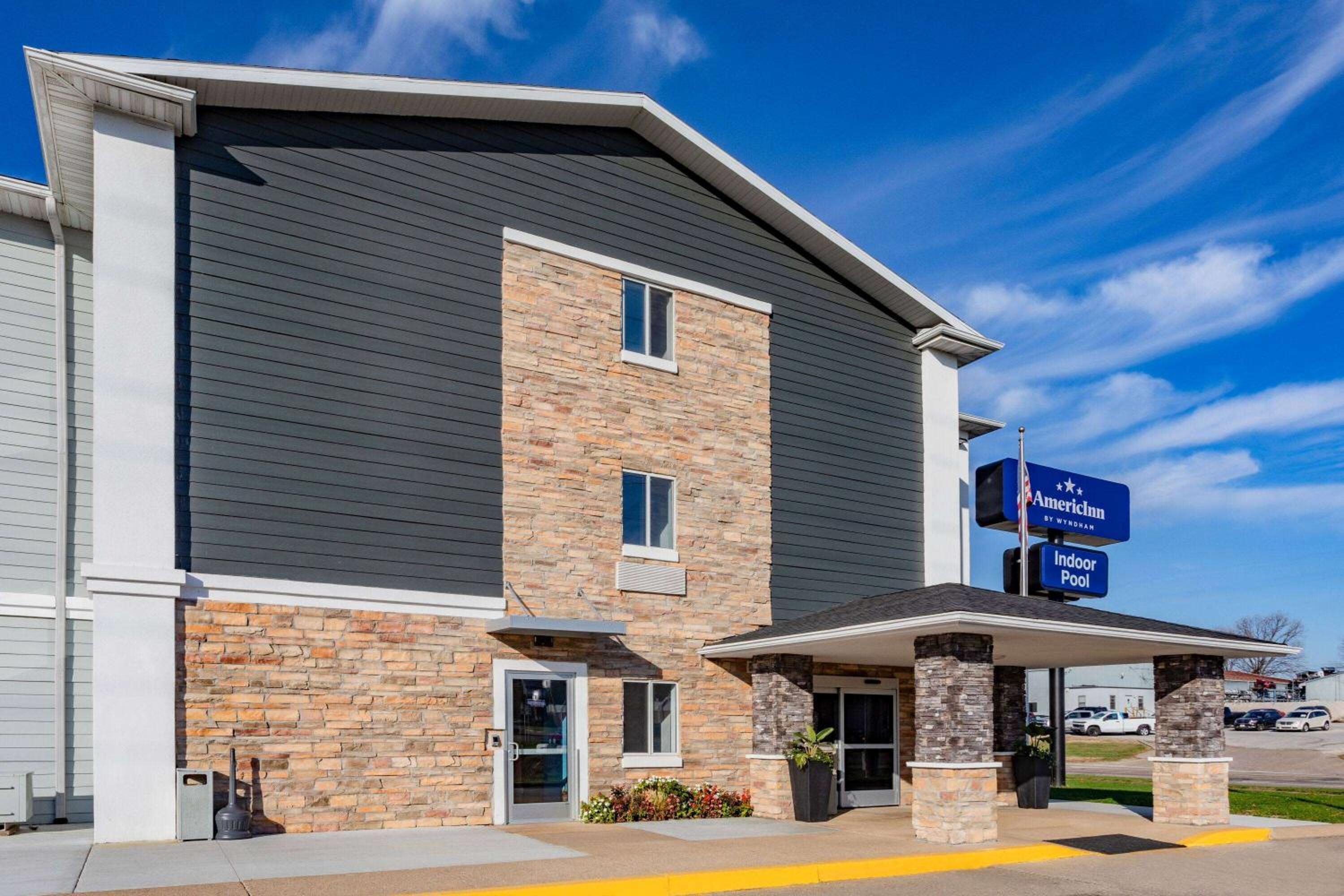 AmericInn by Wyndham Quincy view 2