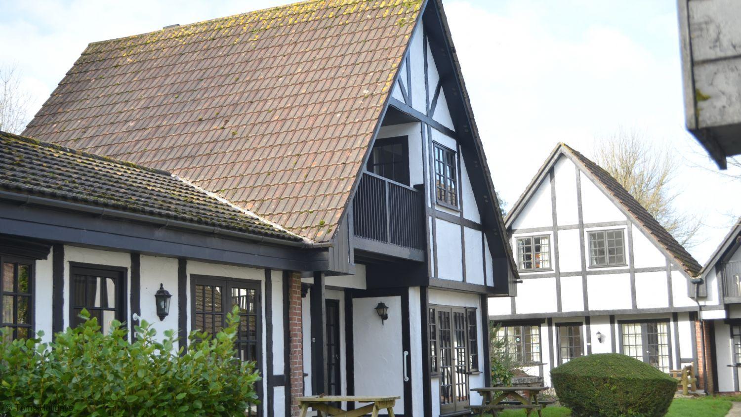 15 Tudor Court, Tolroy Manor view 3