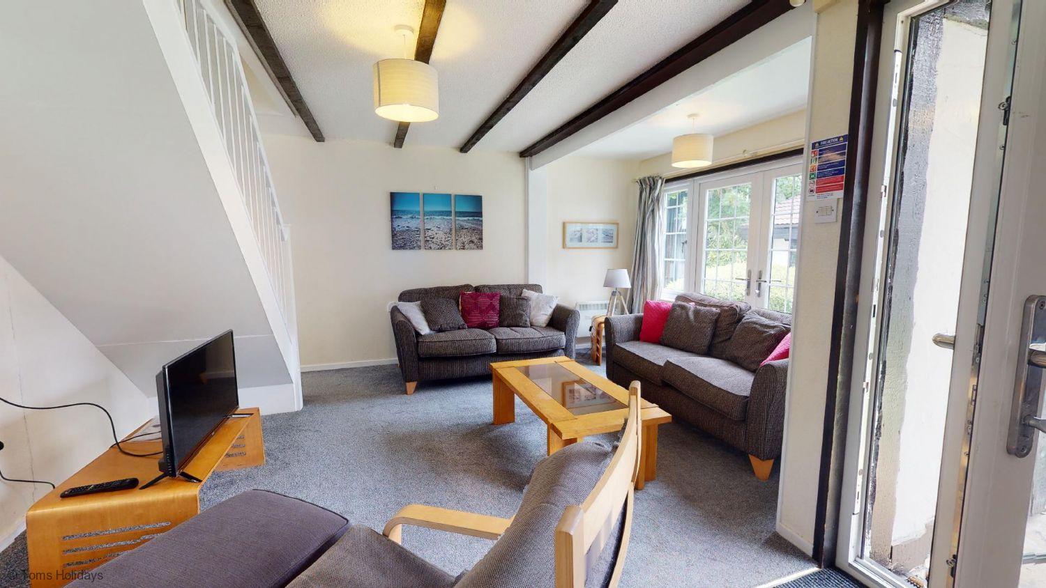 15 Tudor Court, Tolroy Manor view 4
