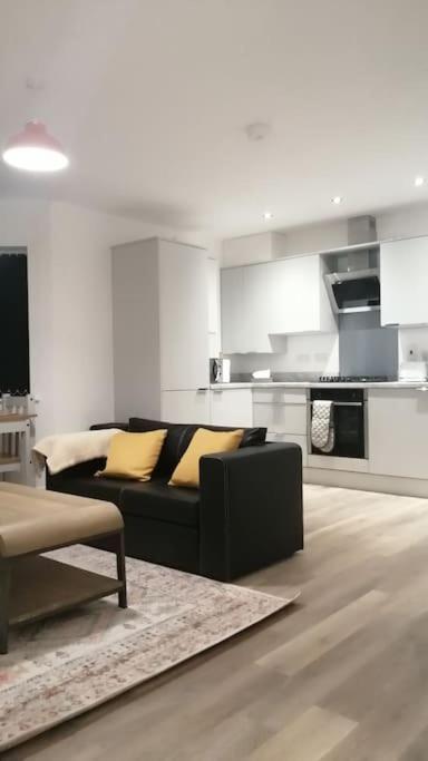 Lovely 1-Bedroom Flat in Hinckley, LE10 view 4