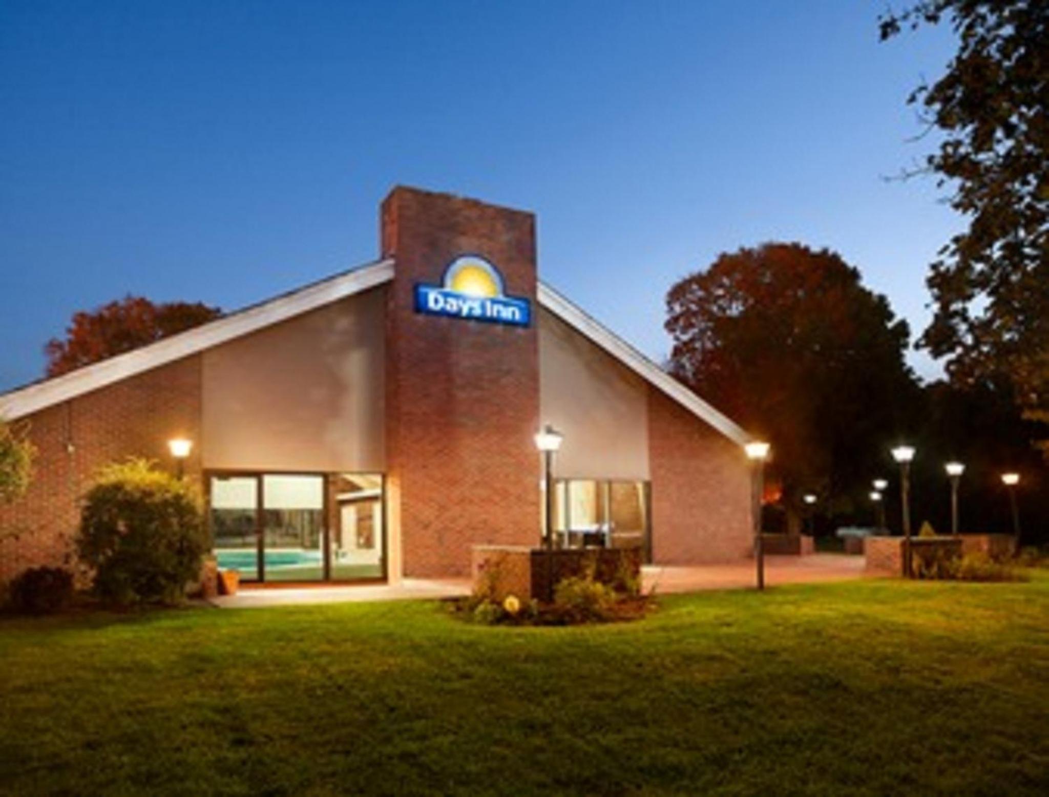 Rutland Vacations - Days Inn by Wyndham Rutland/Killington Area - Property Image 2