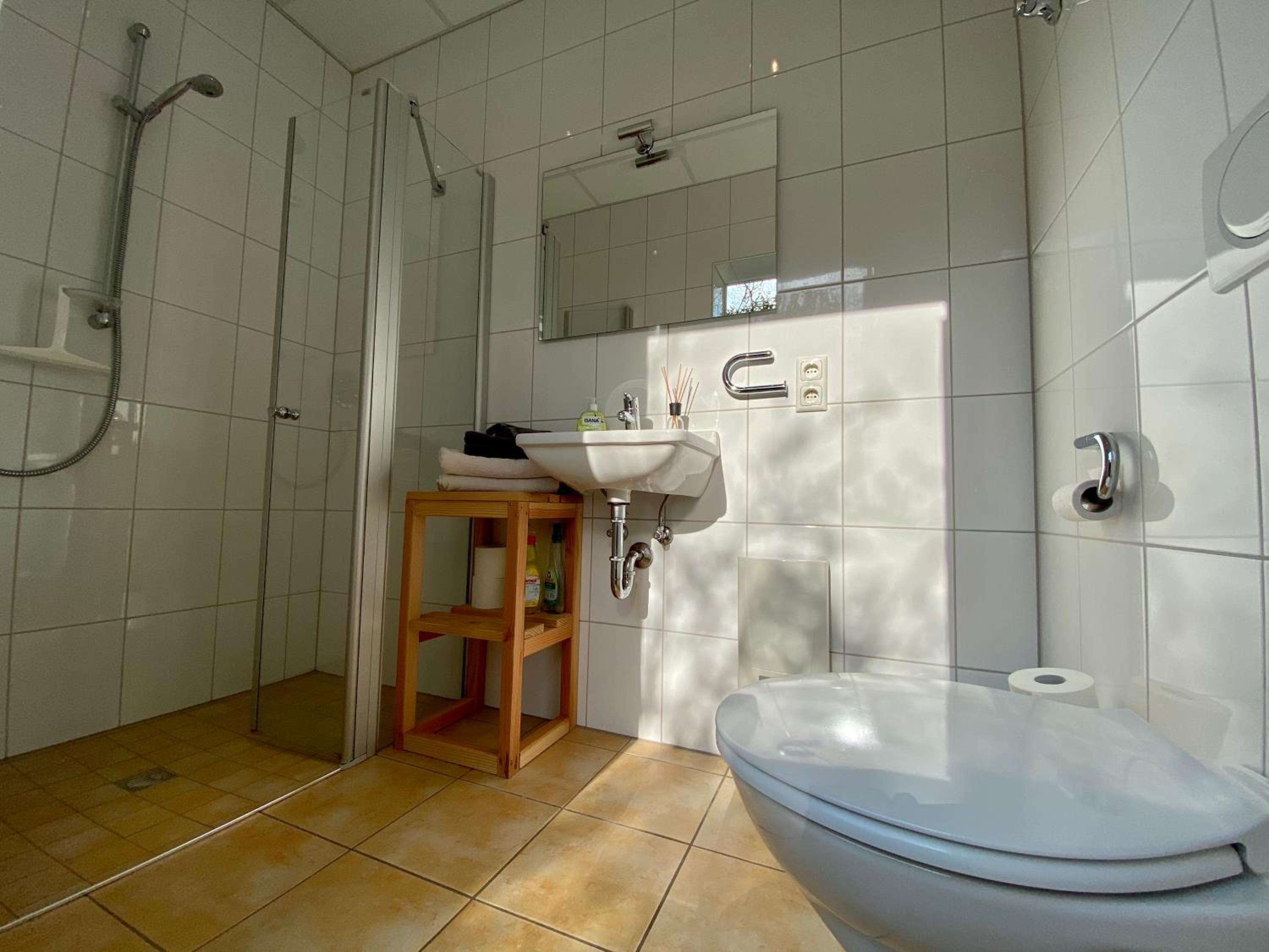 Schwarzwald Romantikhütte - Zweisamkeit - mit Bettwäsche, Handtücher und Holz