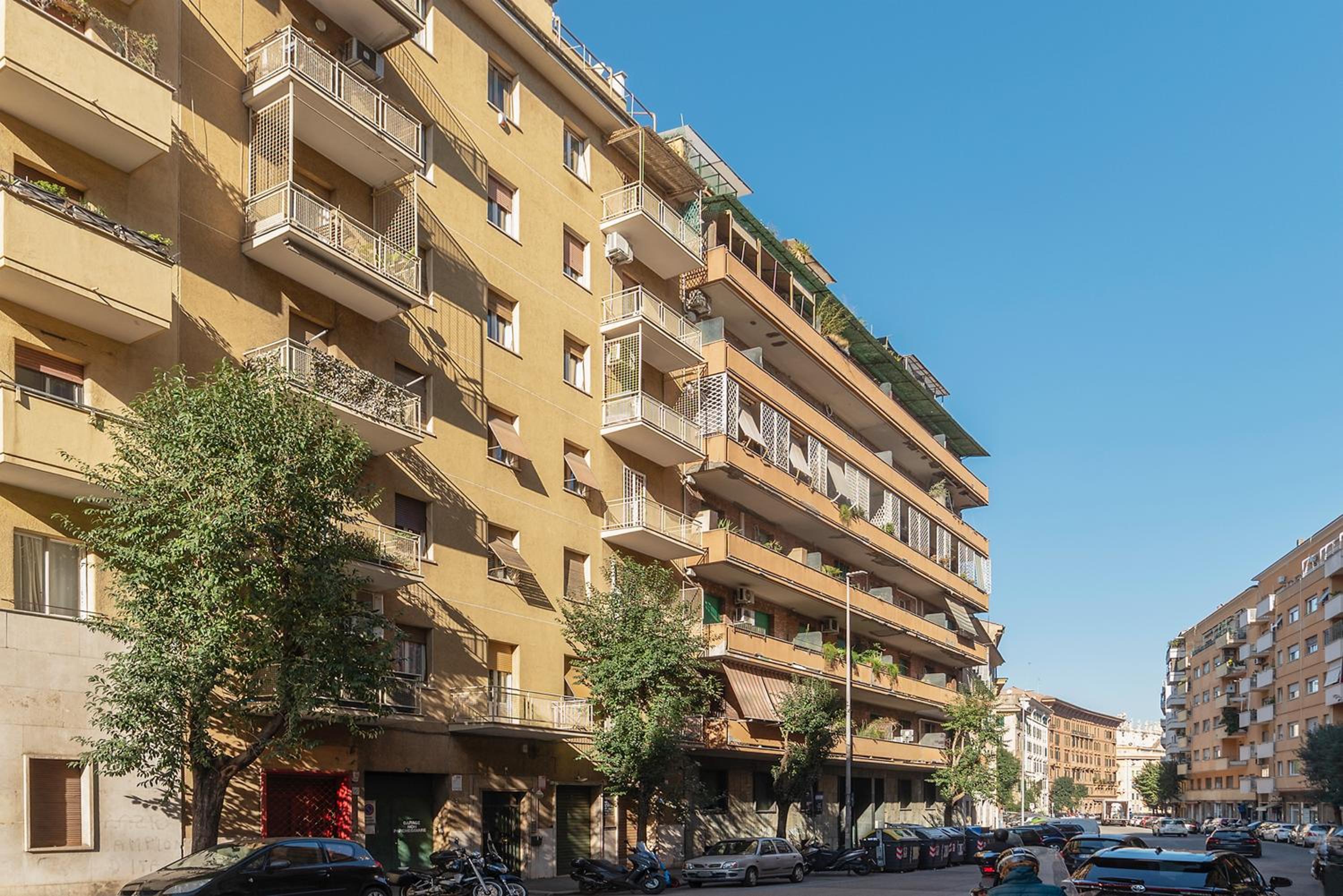 GuestHost - Bright APT with views of San Pietro