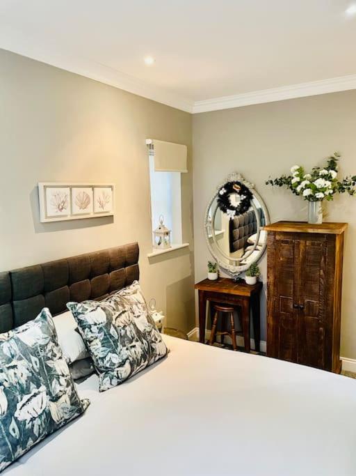 Whitehall, Thomas Turnbull Flat 3 Beautiful apartment in Georgian House