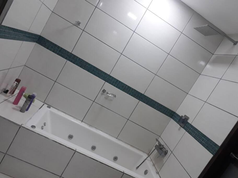 Casa moderna estilo minimalista muy luminosa