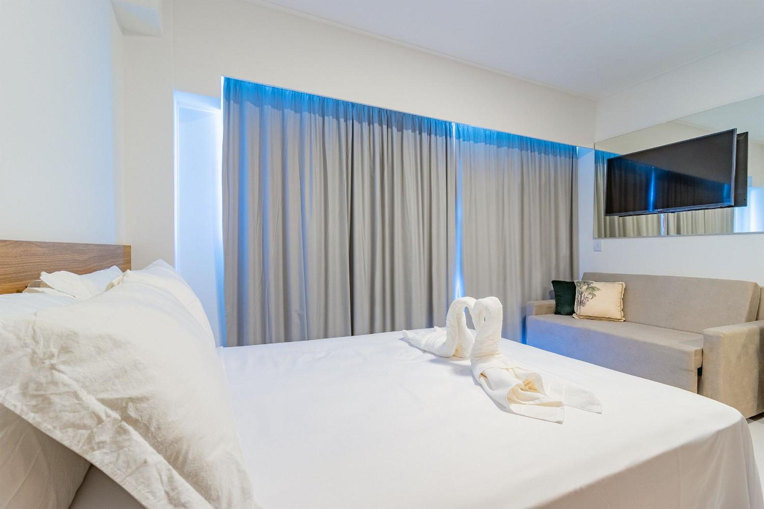 Mana Beach #A312- Quadruple by Carpediem