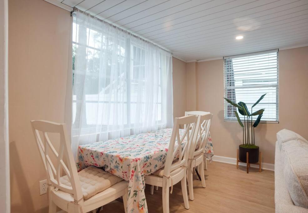 Hotel Renovated Cottage: 4th row from the Beach! - Image 1