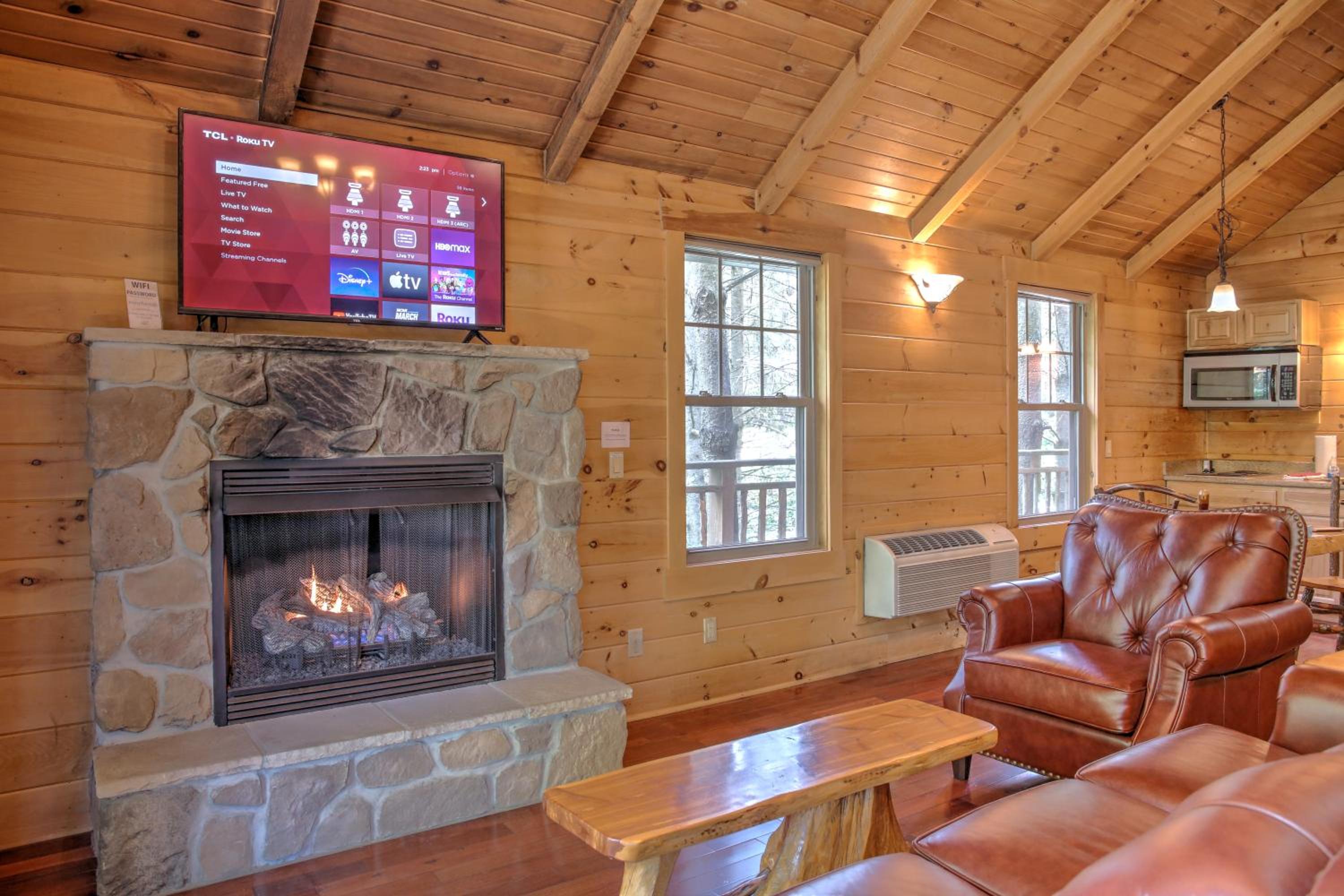 Lofty Willows Treehouse by Amish Country Lodging view 3