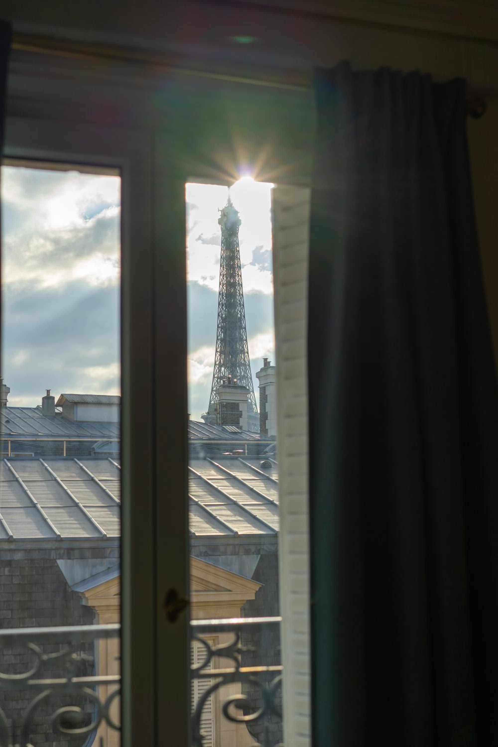 Eiffel Tower view Residence