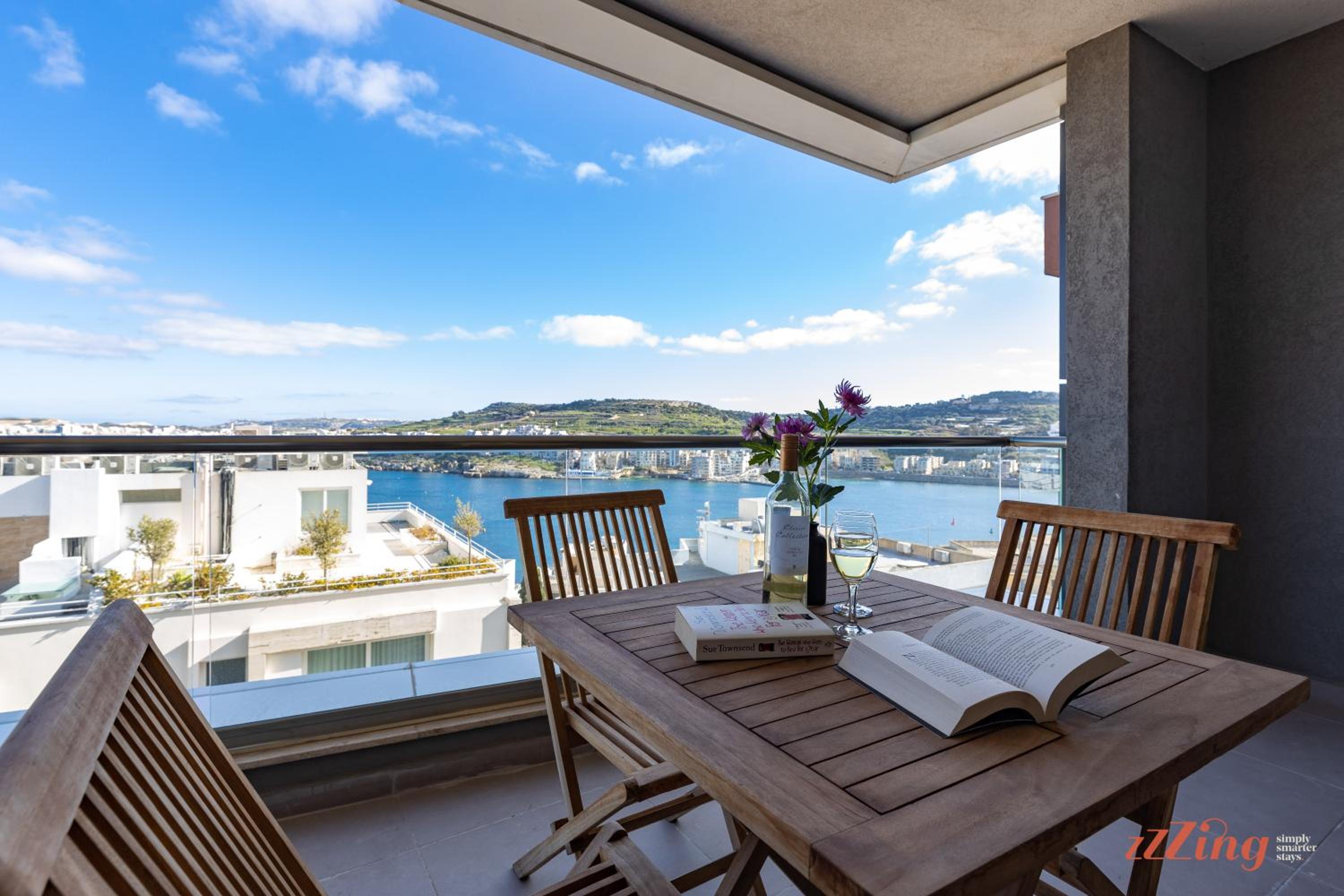 A stunning apartment with spectacular sea views photo 1