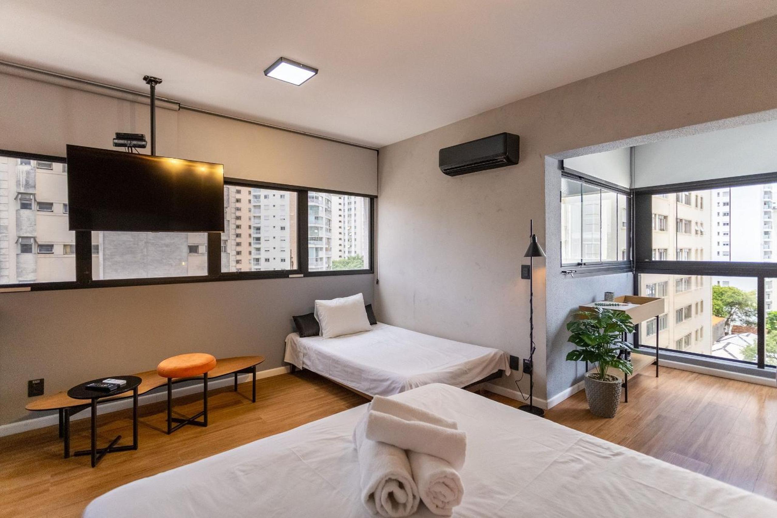 Condominium of studios for 3 people and complete on Av. Rebouças