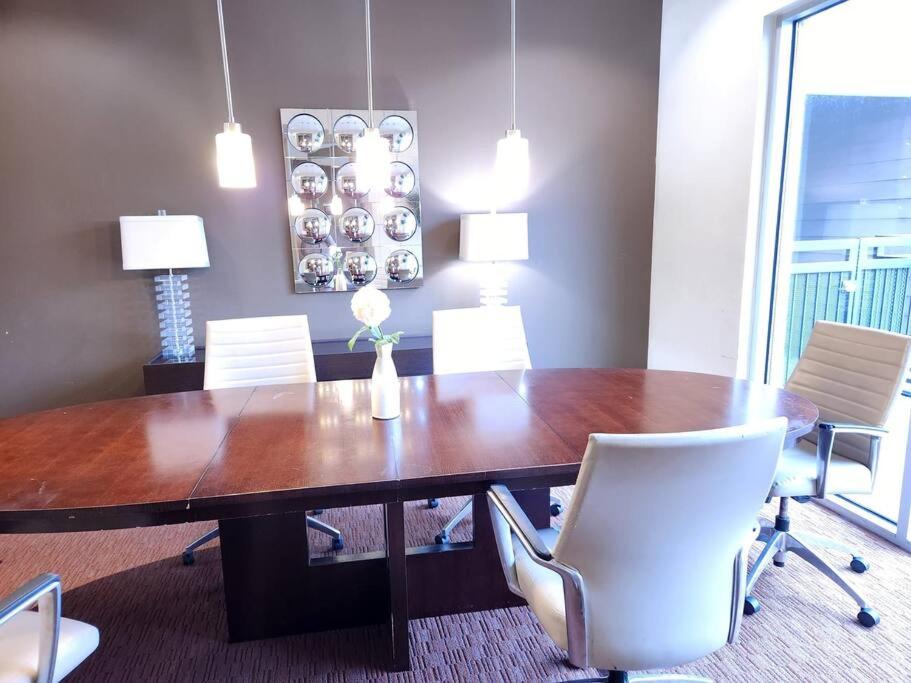 Home felt apartment- Med Center/NRG view 2