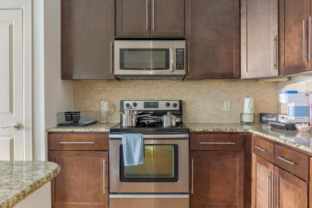 Home felt apartment- Med Center/NRG view 3