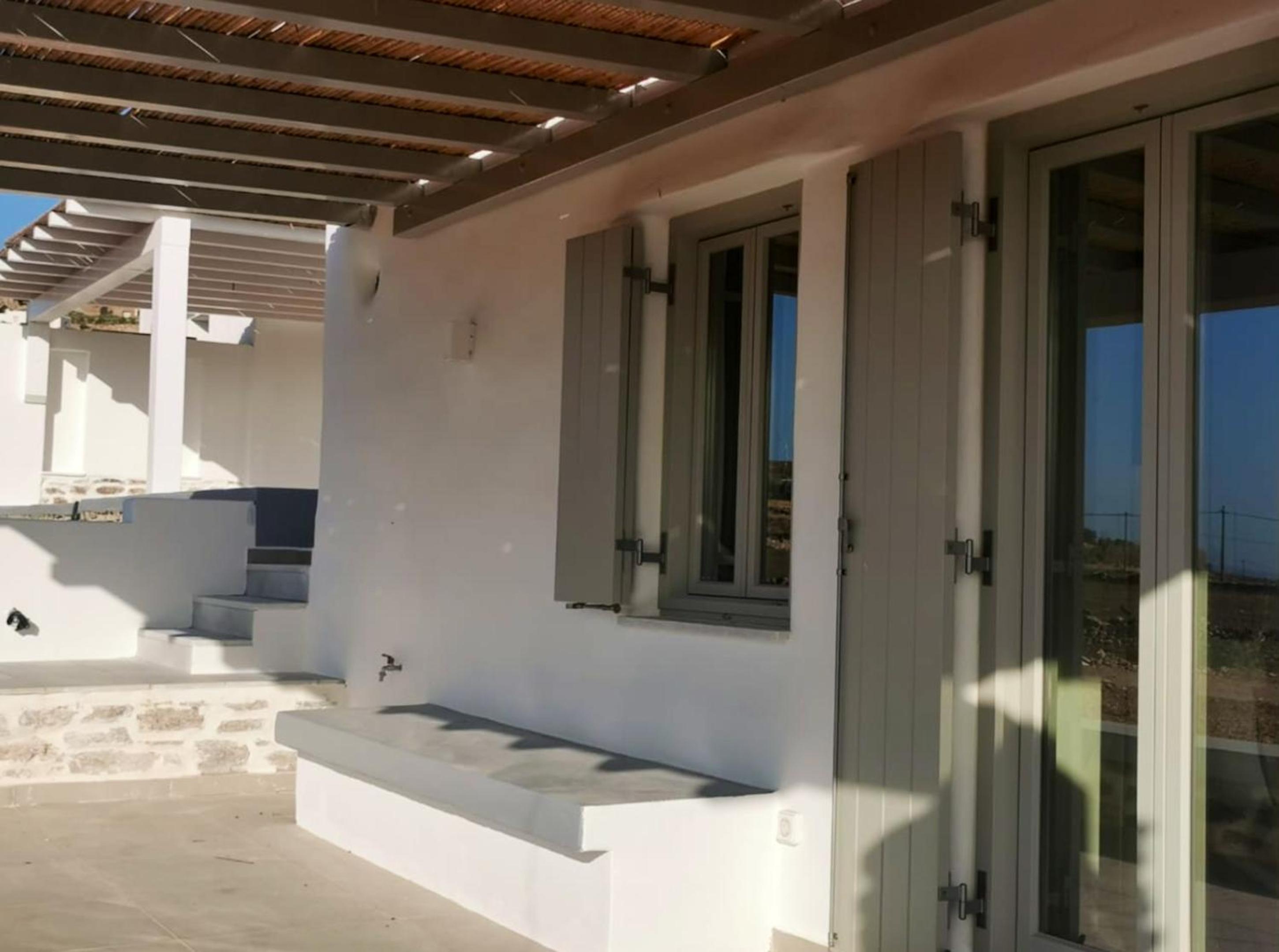 Seaside apartment in Antiparos with garden and terrace view 3