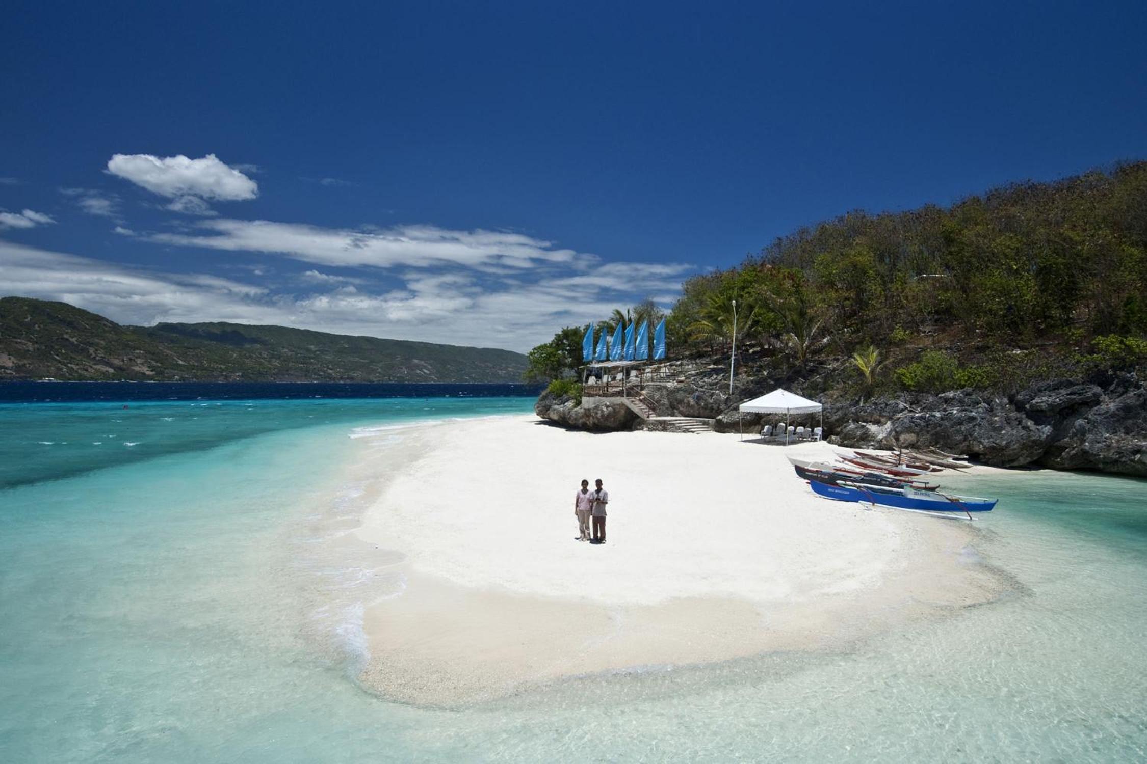 Hotel Bluewater Sumilon Island Resort - Image 1