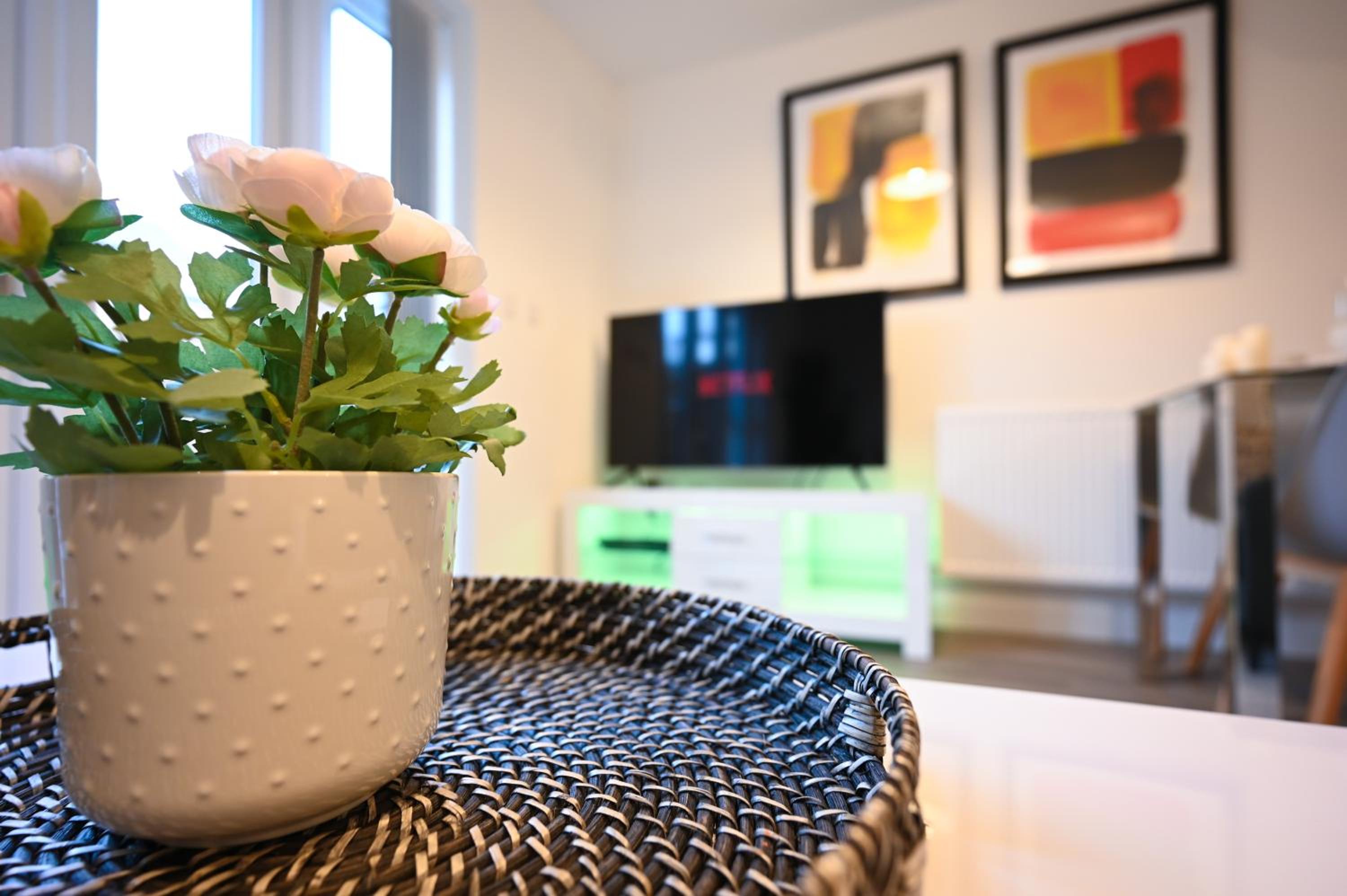 Luxury 4 Bed House with Gated Parking in the Heart of Birmingham! view 4