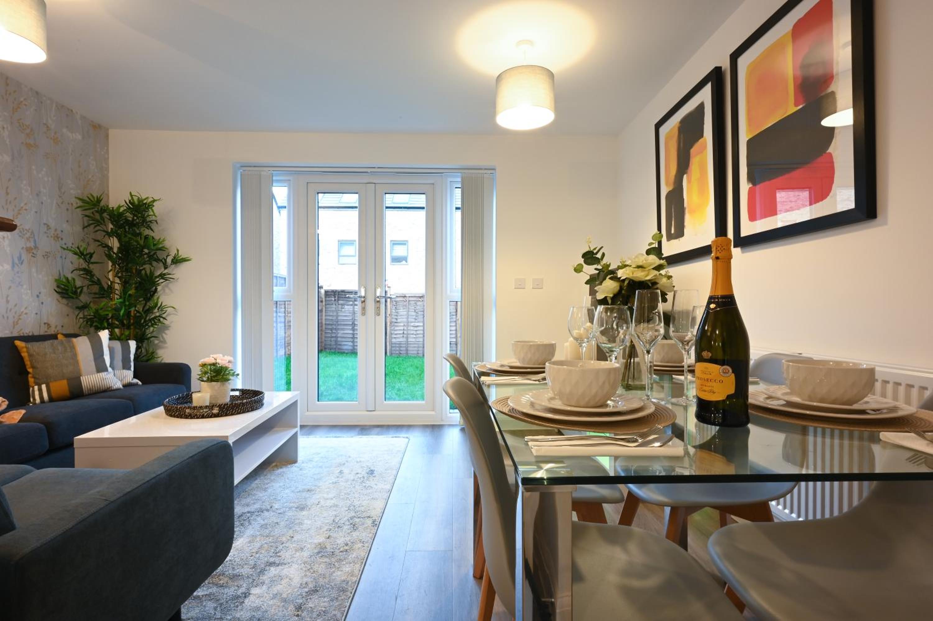 Luxury 4 Bed House with Gated Parking in the Heart of Birmingham! view 3