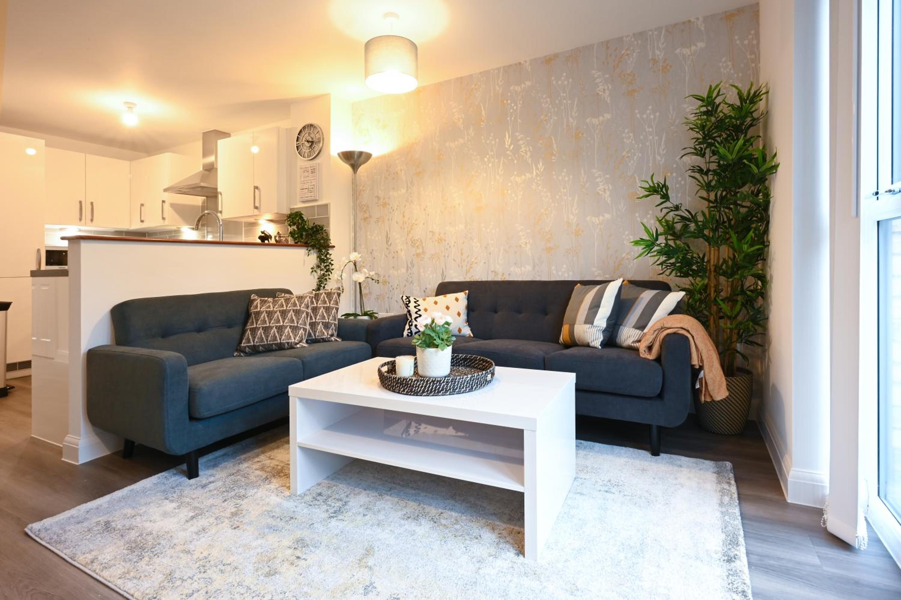 Luxury 4 Bed House with Gated Parking in the Heart of Birmingham! view 5