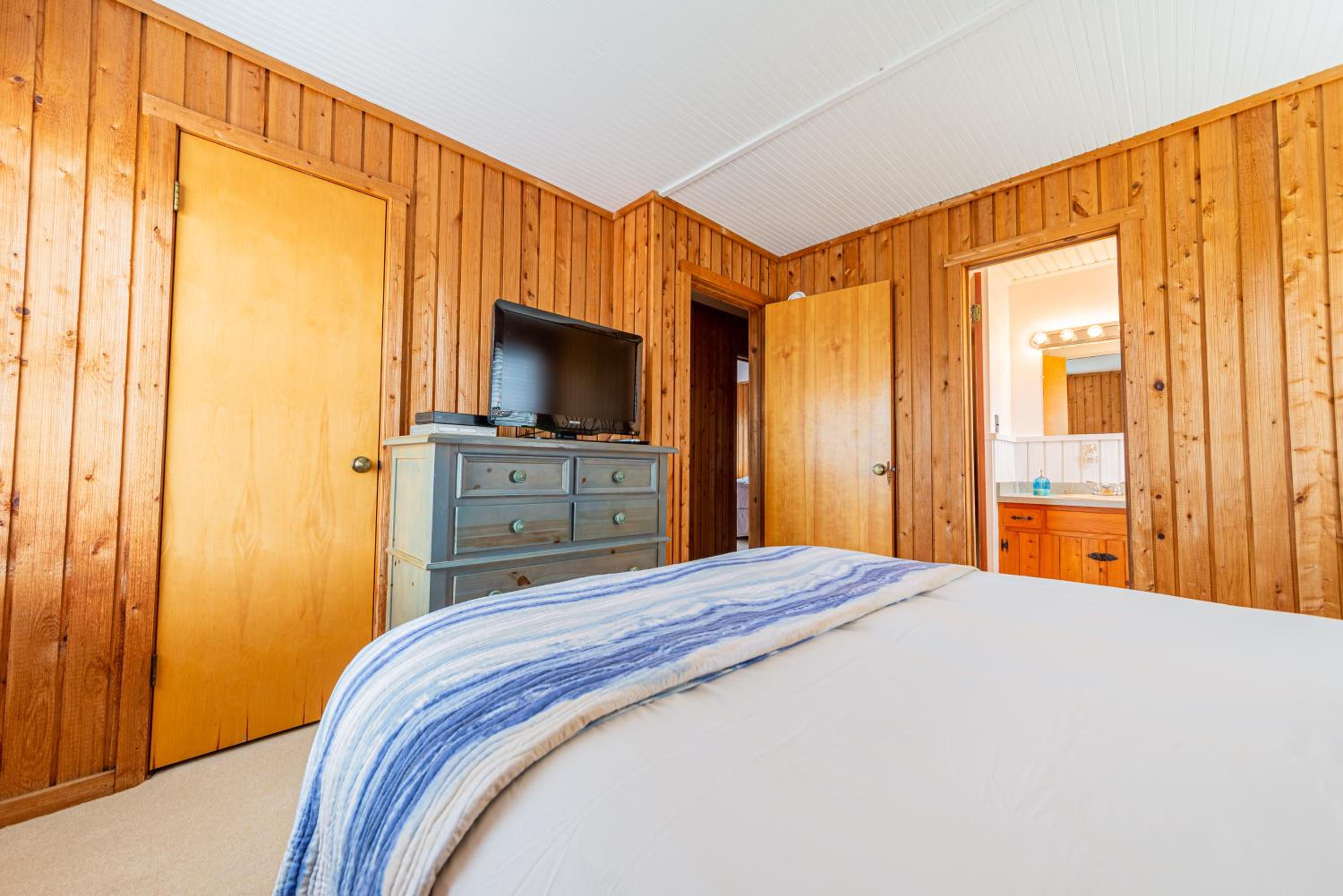 Serendipity - KDH MP 6.5, Oceanfront, Amazing Ocean View, Hot Tub, Pets OK, YR Flex Stays