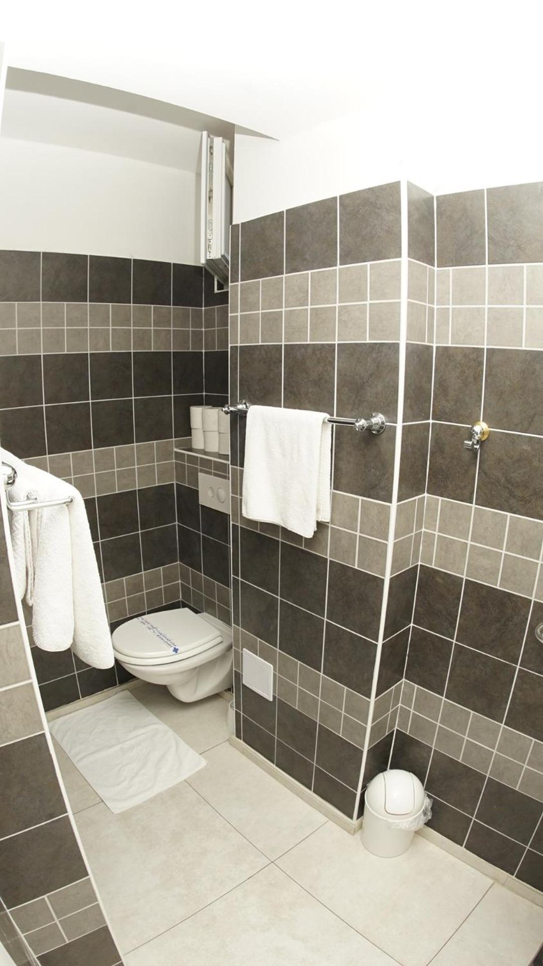 Stunning 4 Sleeper Apartment in Split view 2
