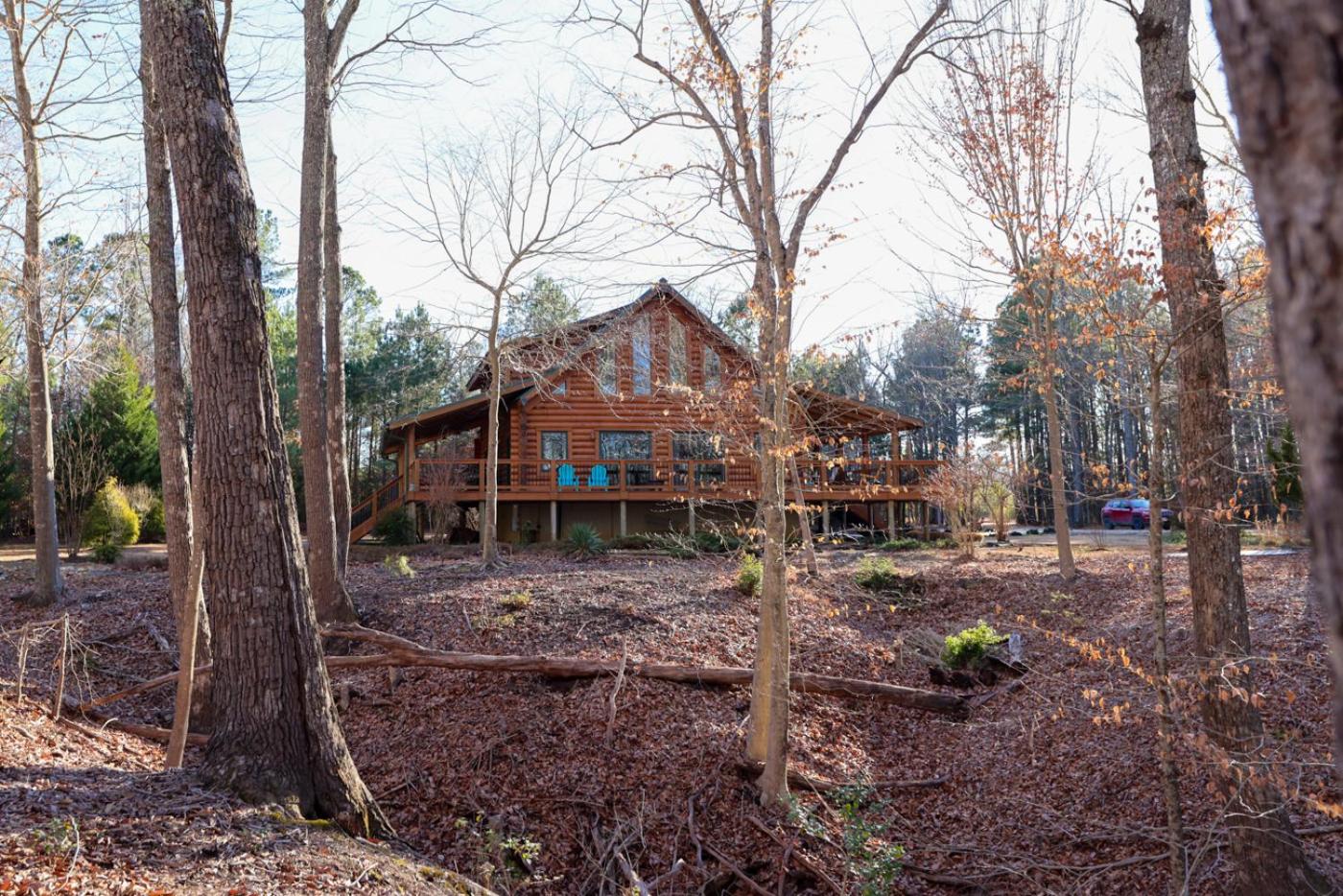 Beautiful River Front Log Cabin Near Williamsburg view 5