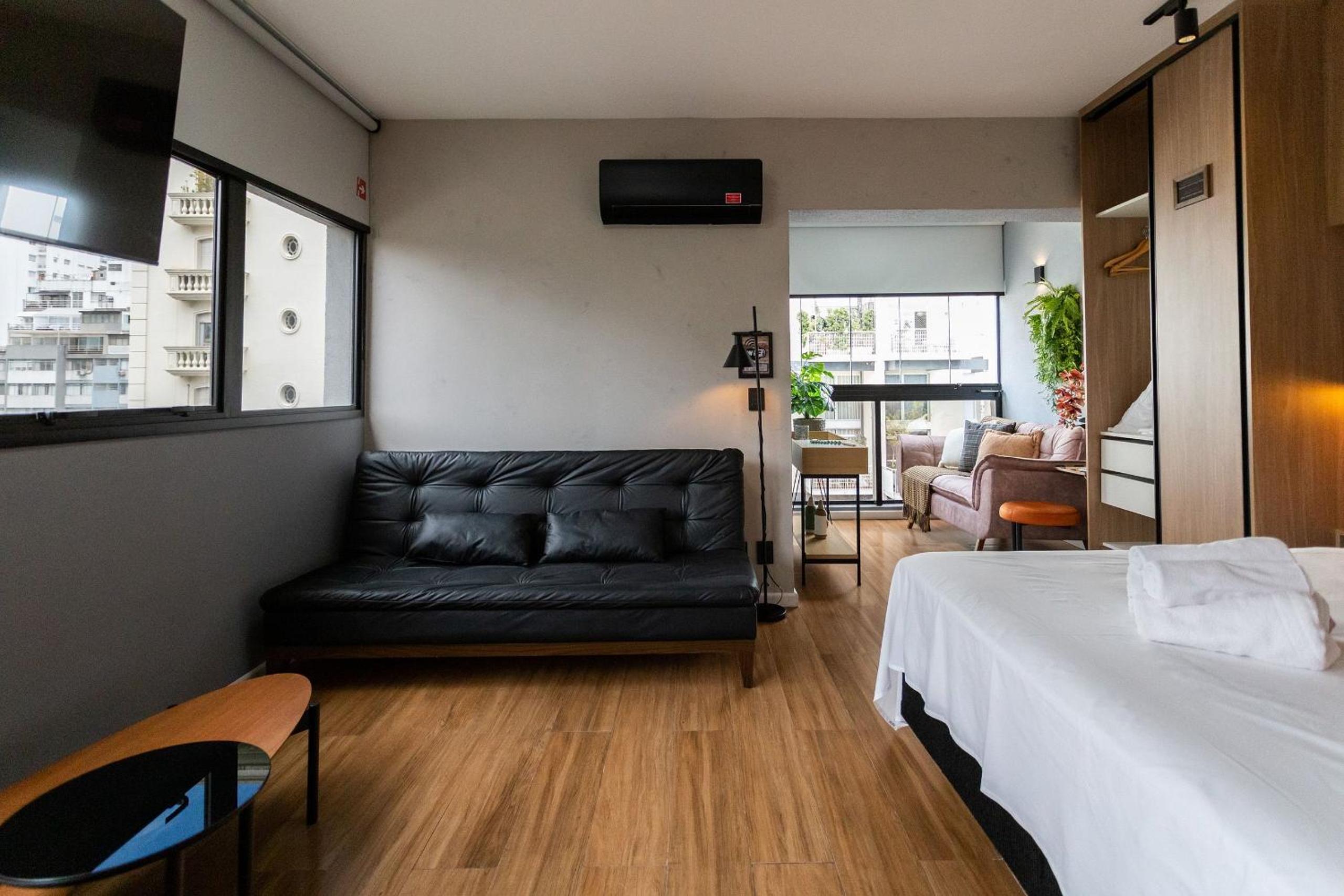 Condominium of studios for 3 people and complete on Av. Rebouças