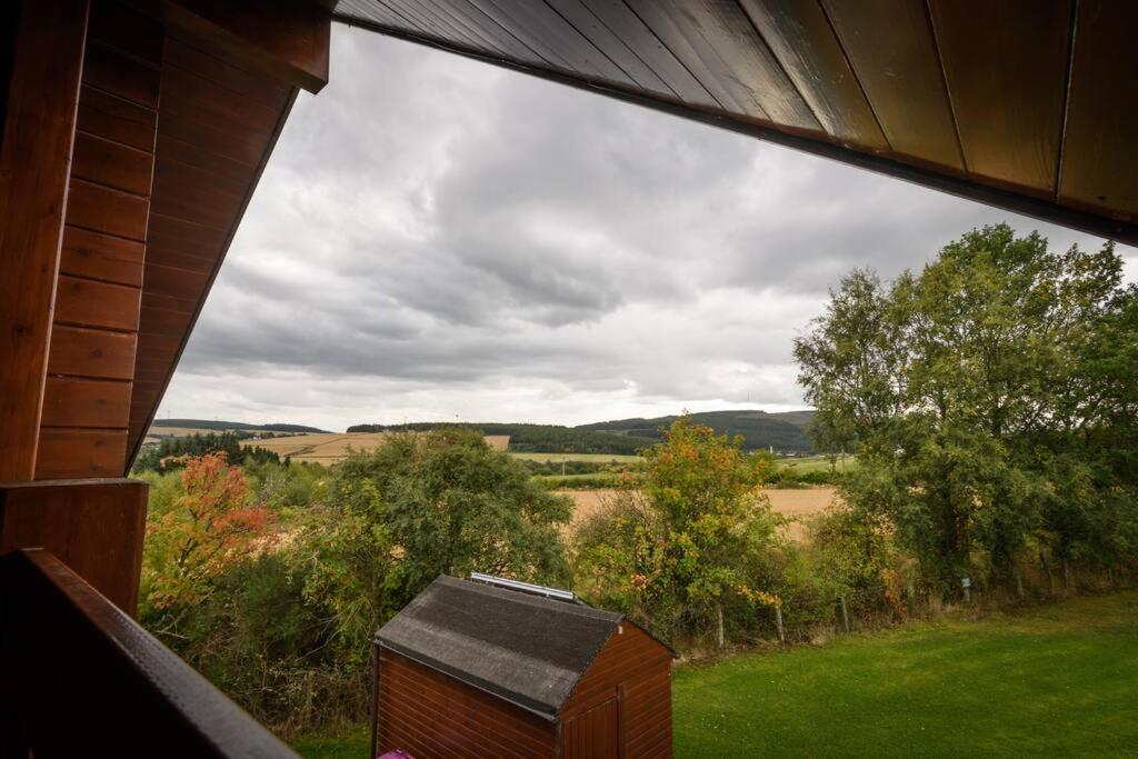 Red Squirrel log cabin with hot tub view 5
