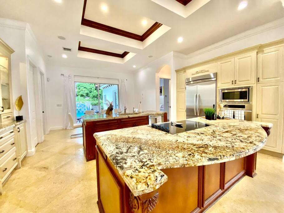 Lakeview Vacation Villa, 5 bedrooms, Swimming Pool view 3
