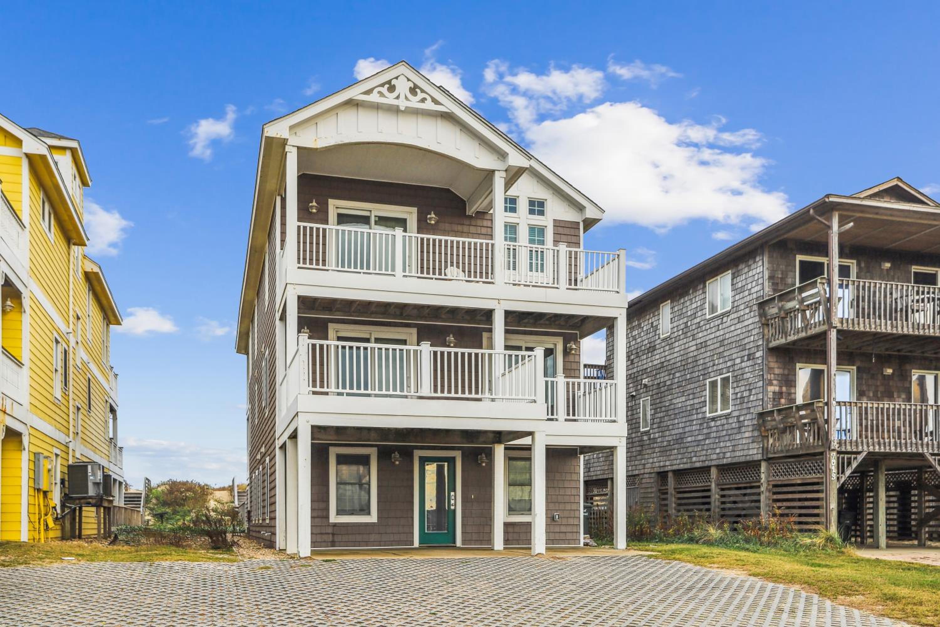 Hidden Treasure - Nags Head MP 16, Oceanfront, Private Beach Access, Pool, Hot Tub, Pool Table, Pets OK