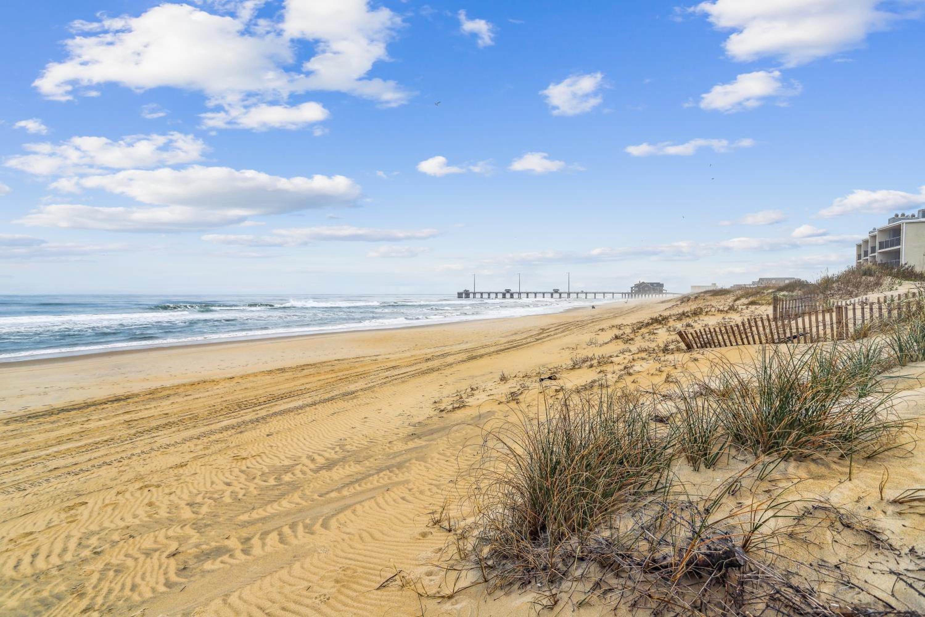 Hidden Treasure - Nags Head MP 16, Oceanfront, Private Beach Access, Pool, Hot Tub, Pool Table, Pets OK