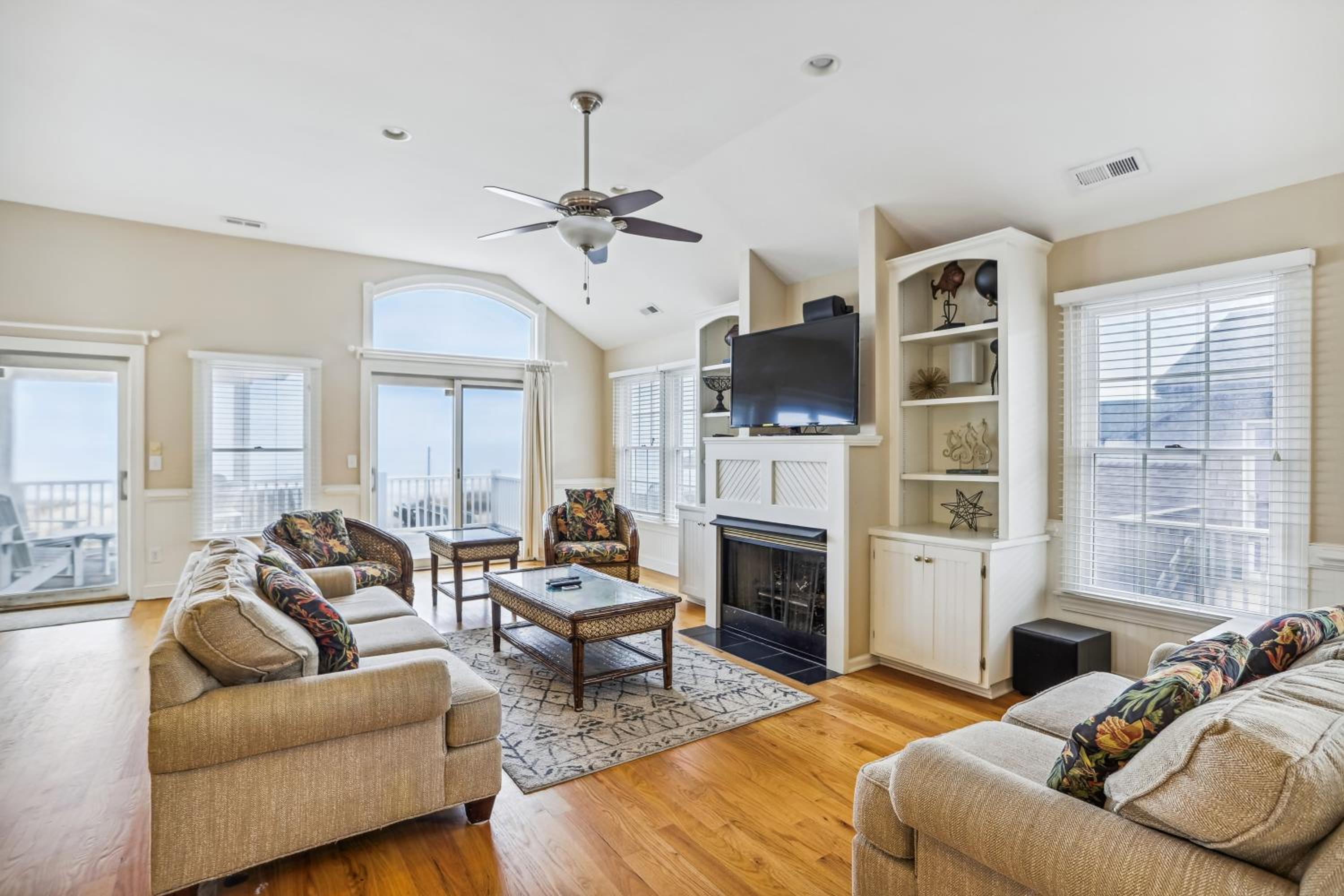 Hidden Treasure - Nags Head MP 16, Oceanfront, Private Beach Access, Pool, Hot Tub, Pool Table, Pets OK