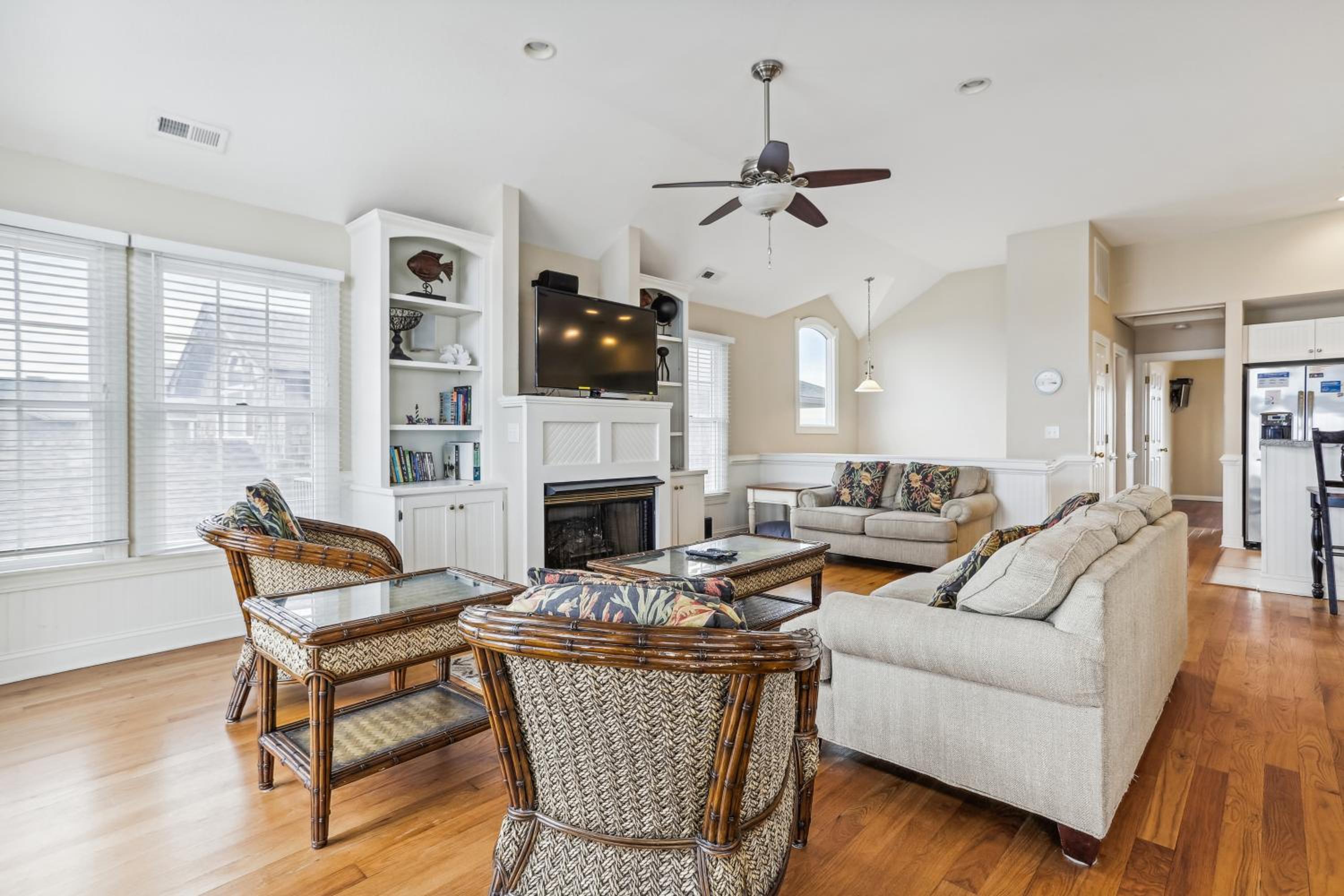 Hidden Treasure - Nags Head MP 16, Oceanfront, Private Beach Access, Pool, Hot Tub, Pool Table, Pets OK