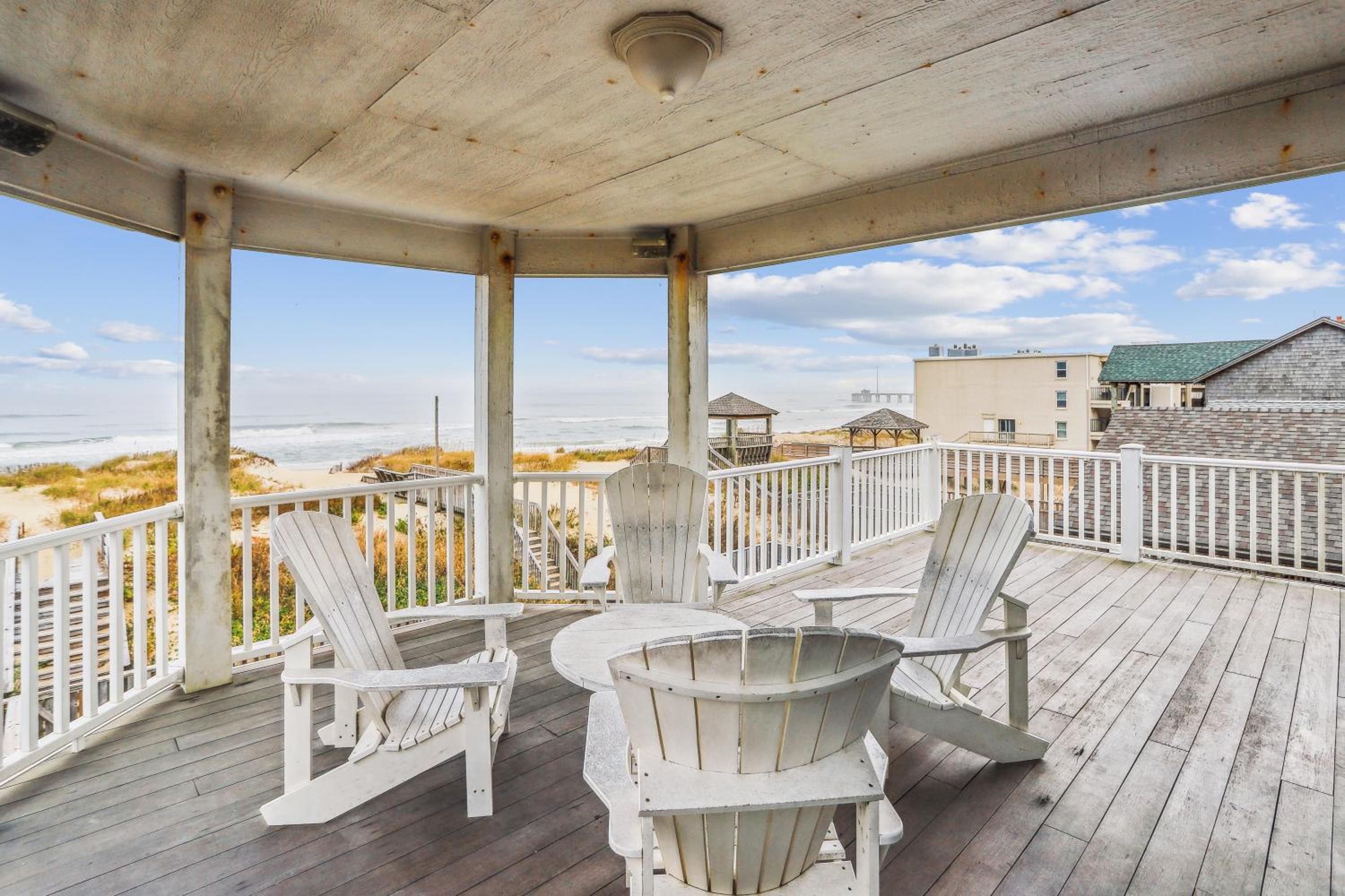 Hidden Treasure - Nags Head MP 16, Oceanfront, Private Beach Access, Pool, Hot Tub, Pool Table, Pets OK