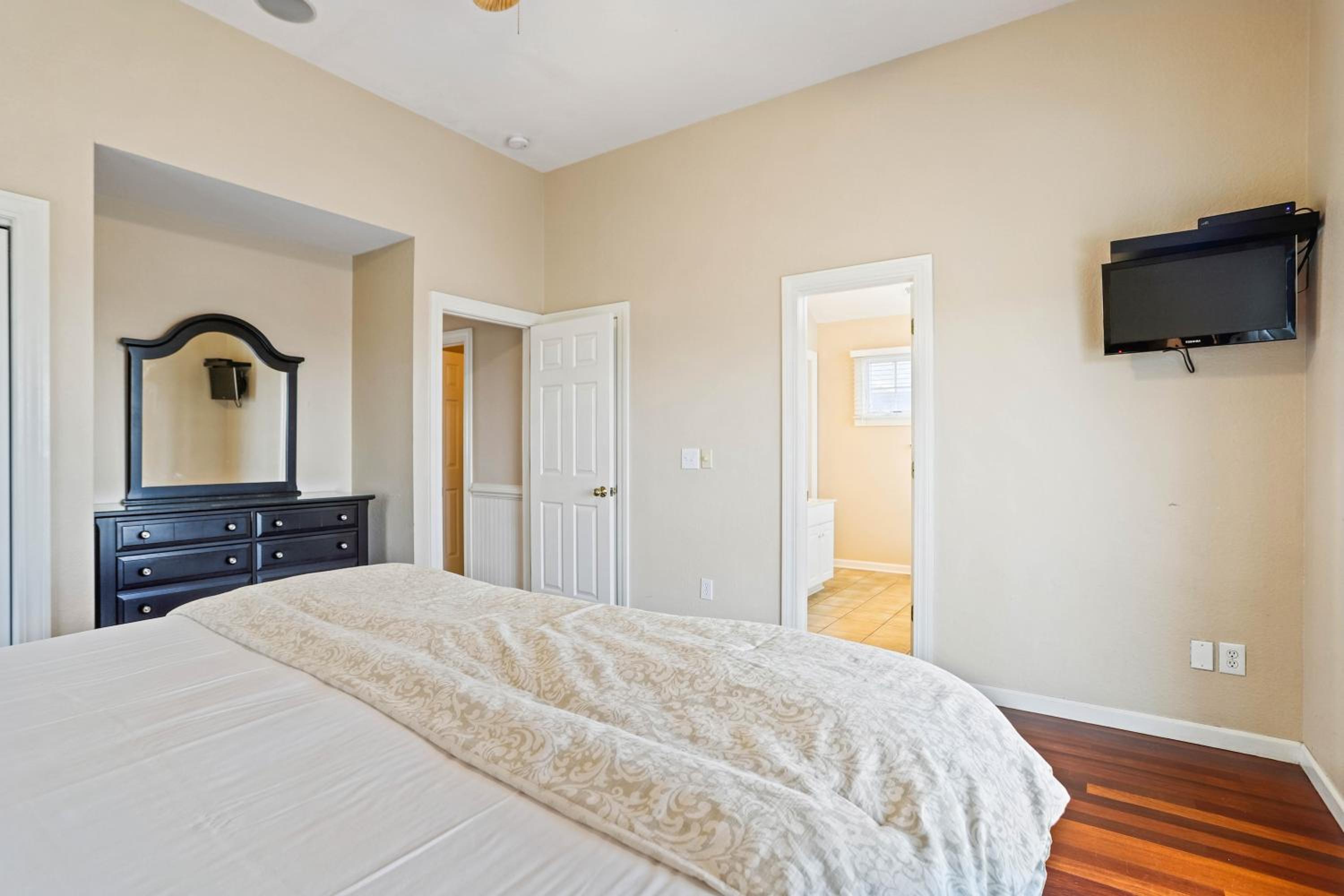 Hidden Treasure - Nags Head MP 16, Oceanfront, Private Beach Access, Pool, Hot Tub, Pool Table, Pets OK