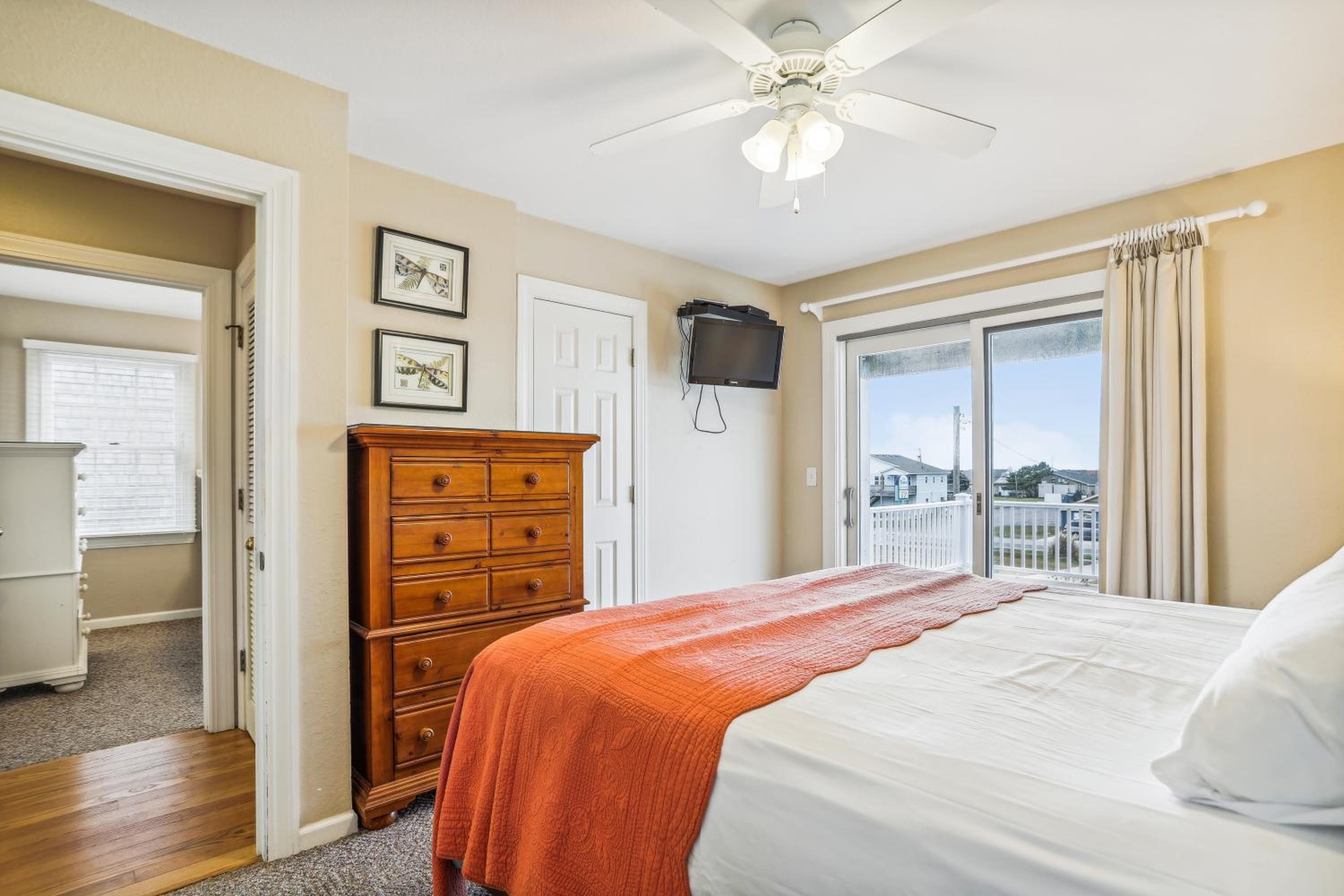 Hidden Treasure - Nags Head MP 16, Oceanfront, Private Beach Access, Pool, Hot Tub, Pool Table, Pets OK