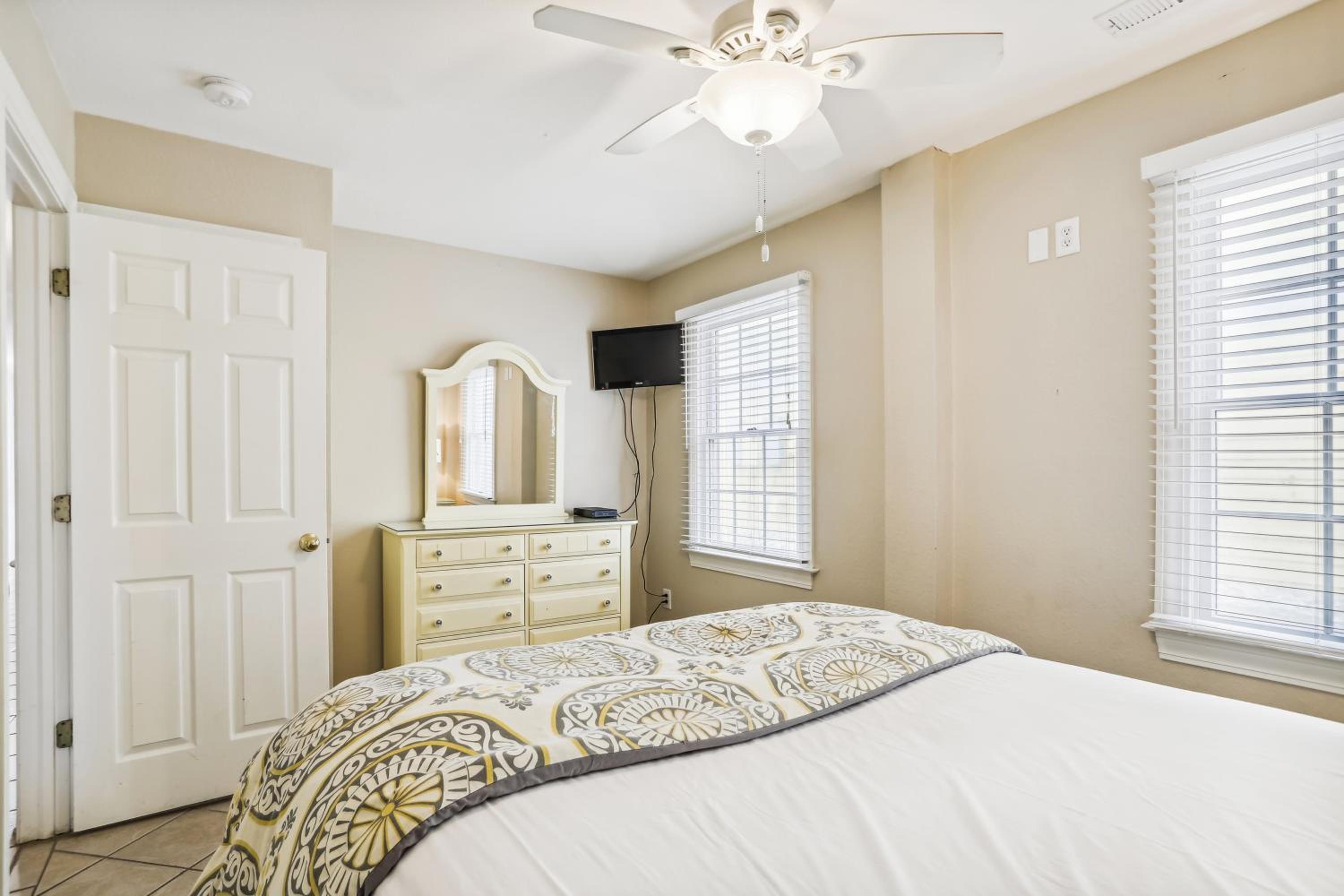 Hidden Treasure - Nags Head MP 16, Oceanfront, Private Beach Access, Pool, Hot Tub, Pool Table, Pets OK