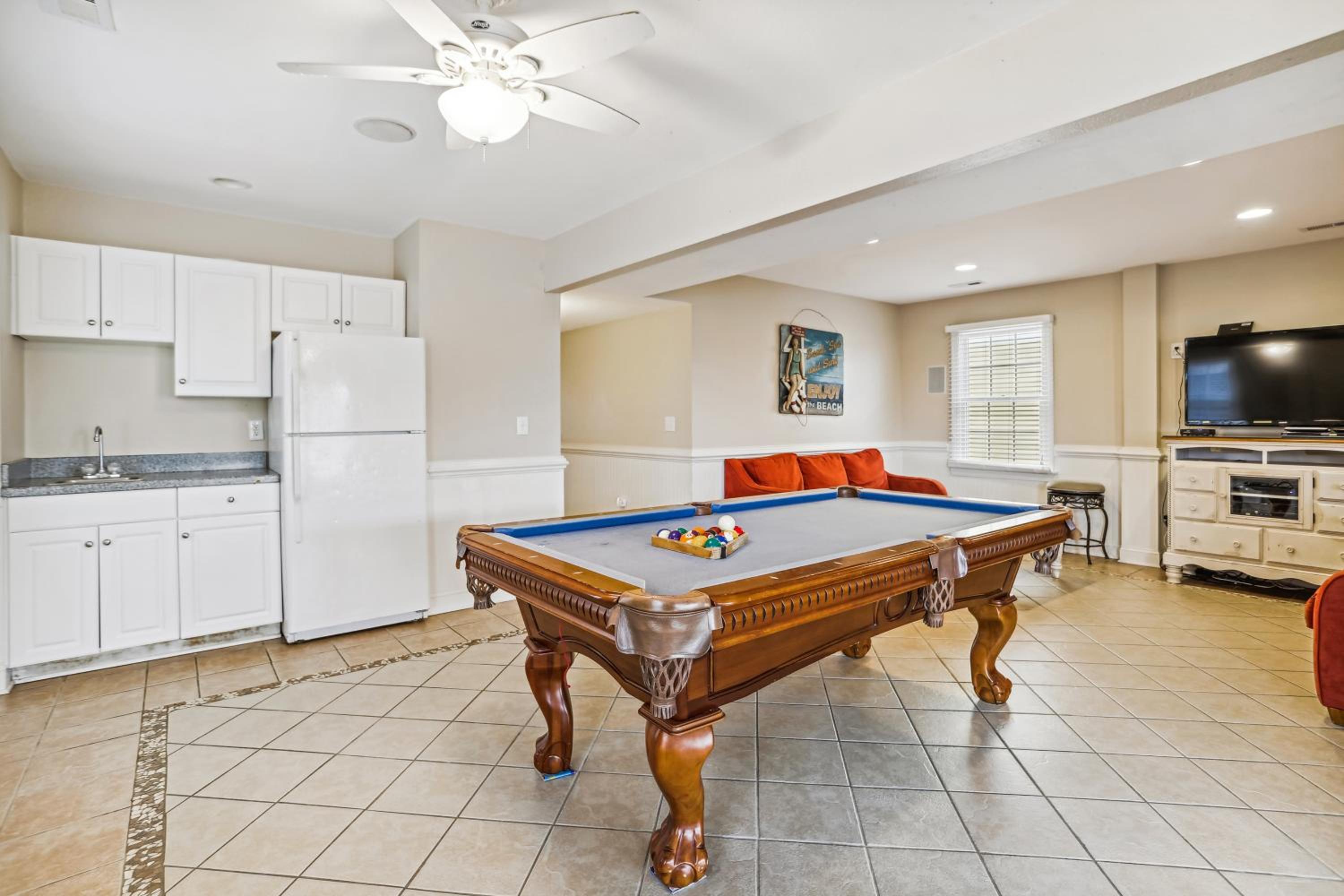 Hidden Treasure - Nags Head MP 16, Oceanfront, Private Beach Access, Pool, Hot Tub, Pool Table, Pets OK