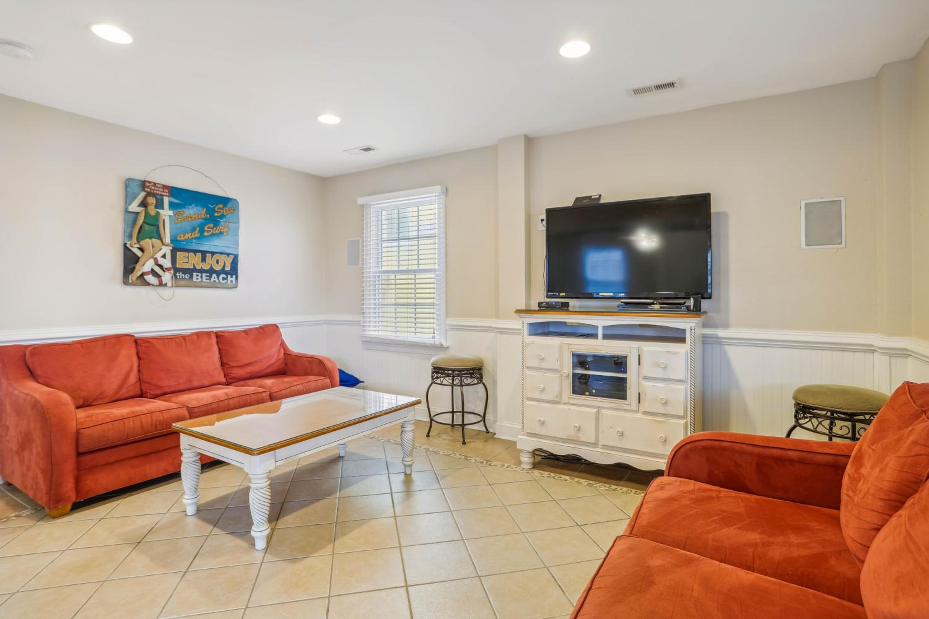 Hidden Treasure - Nags Head MP 16, Oceanfront, Private Beach Access, Pool, Hot Tub, Pool Table, Pets OK