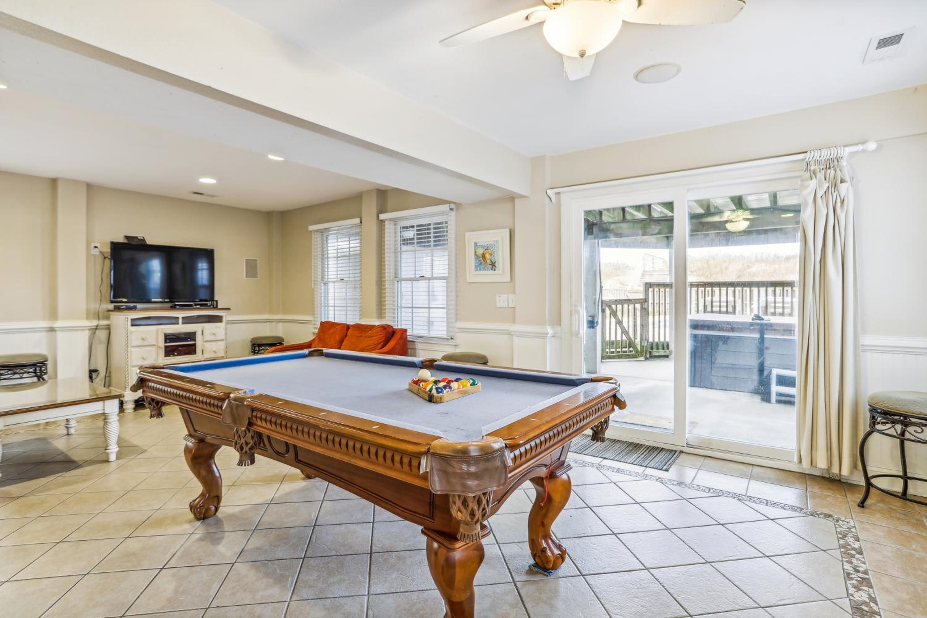 Hidden Treasure - Nags Head MP 16, Oceanfront, Private Beach Access, Pool, Hot Tub, Pool Table, Pets OK