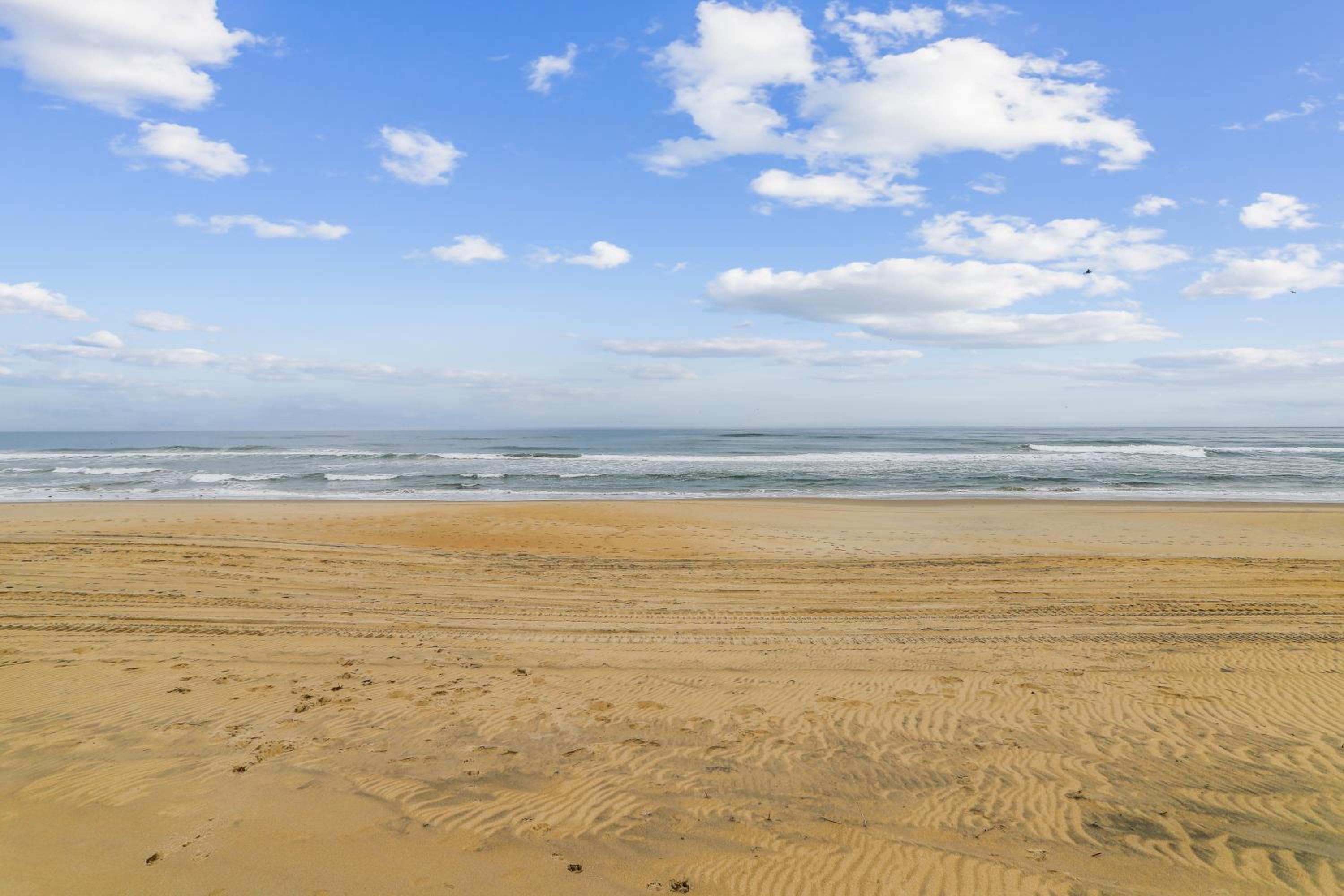 Hidden Treasure - Nags Head MP 16, Oceanfront, Private Beach Access, Pool, Hot Tub, Pool Table, Pets OK