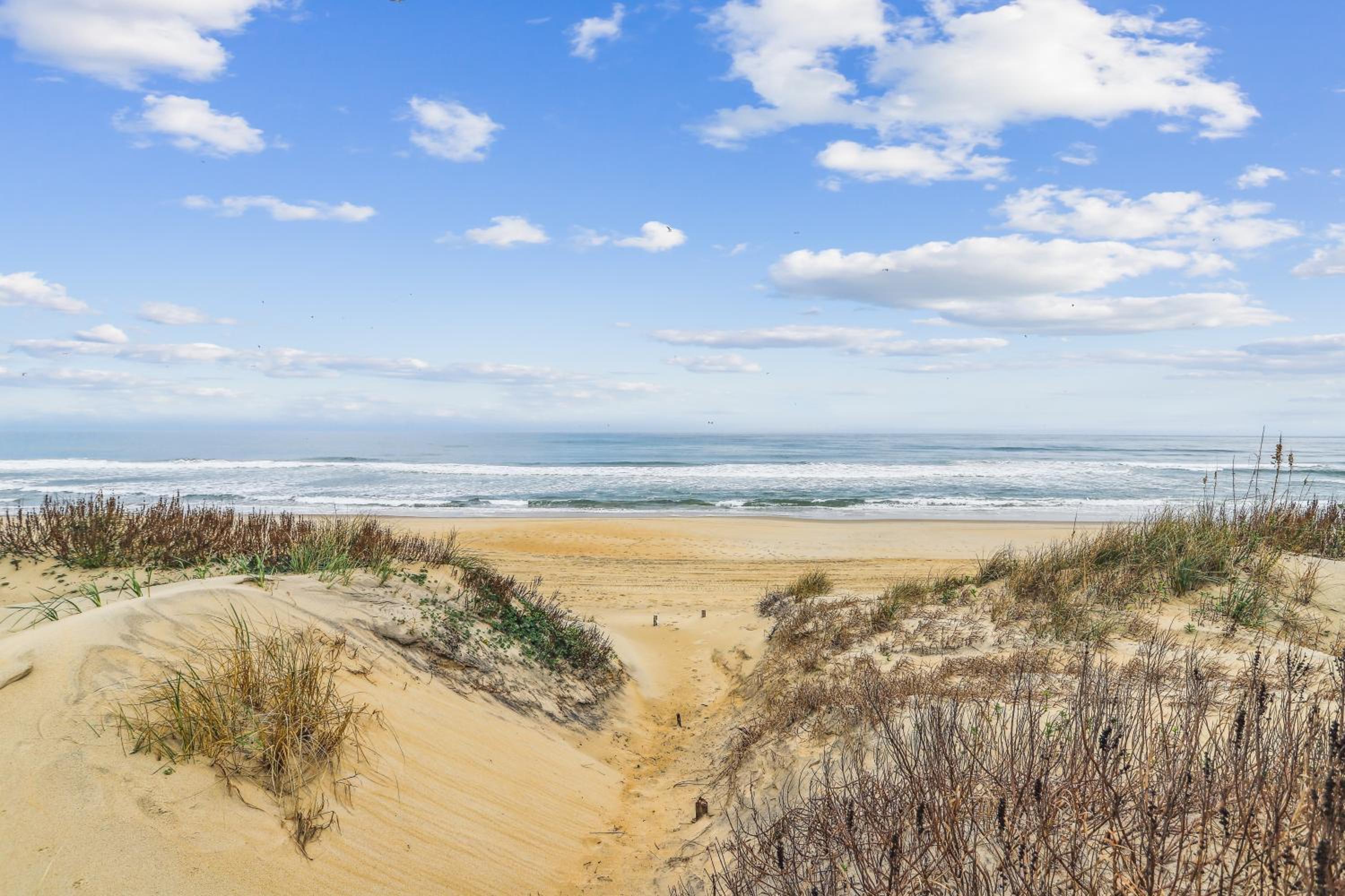 Hidden Treasure - Nags Head MP 16, Oceanfront, Private Beach Access, Pool, Hot Tub, Pool Table, Pets OK