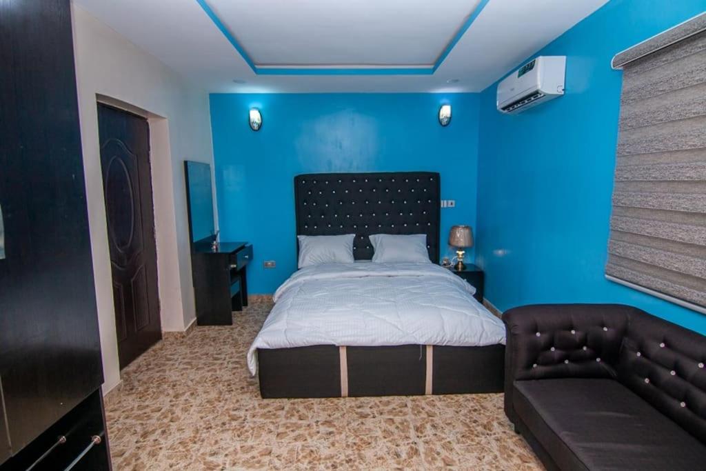 Spacious & Homely 3BR Serviced Flat in Ogudu, Lagos - with less than 20min drive to/fro the International Airport view 4