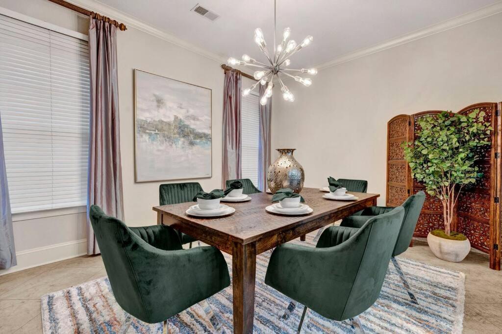 Luxury home with outdoor patio and game room view 5