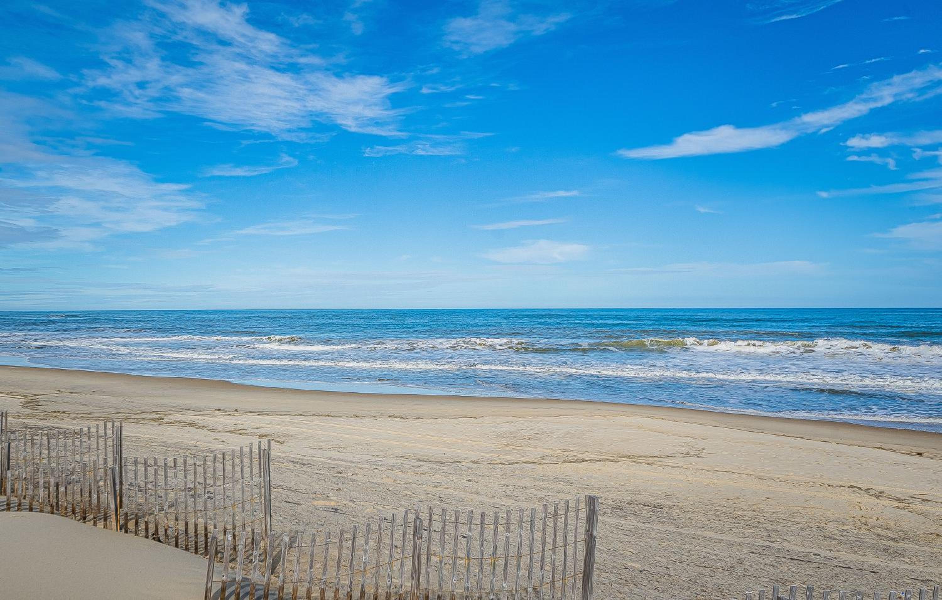 Outside-In - S Nags Head MP 18.5, Luxury Oceanfront, Elevator, Pool, Cabana, Home Theatre, Pets OK