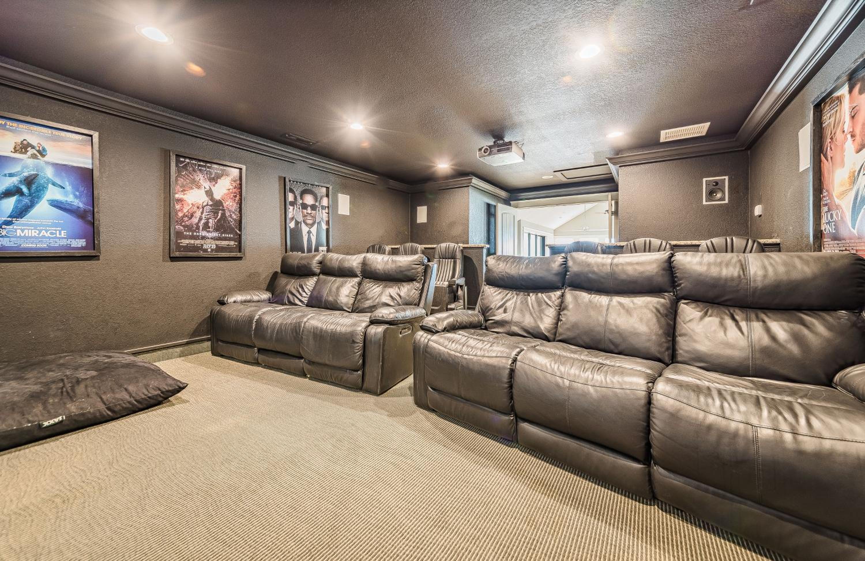 Outside-In - S Nags Head MP 18.5, Luxury Oceanfront, Elevator, Pool, Cabana, Home Theatre, Pets OK