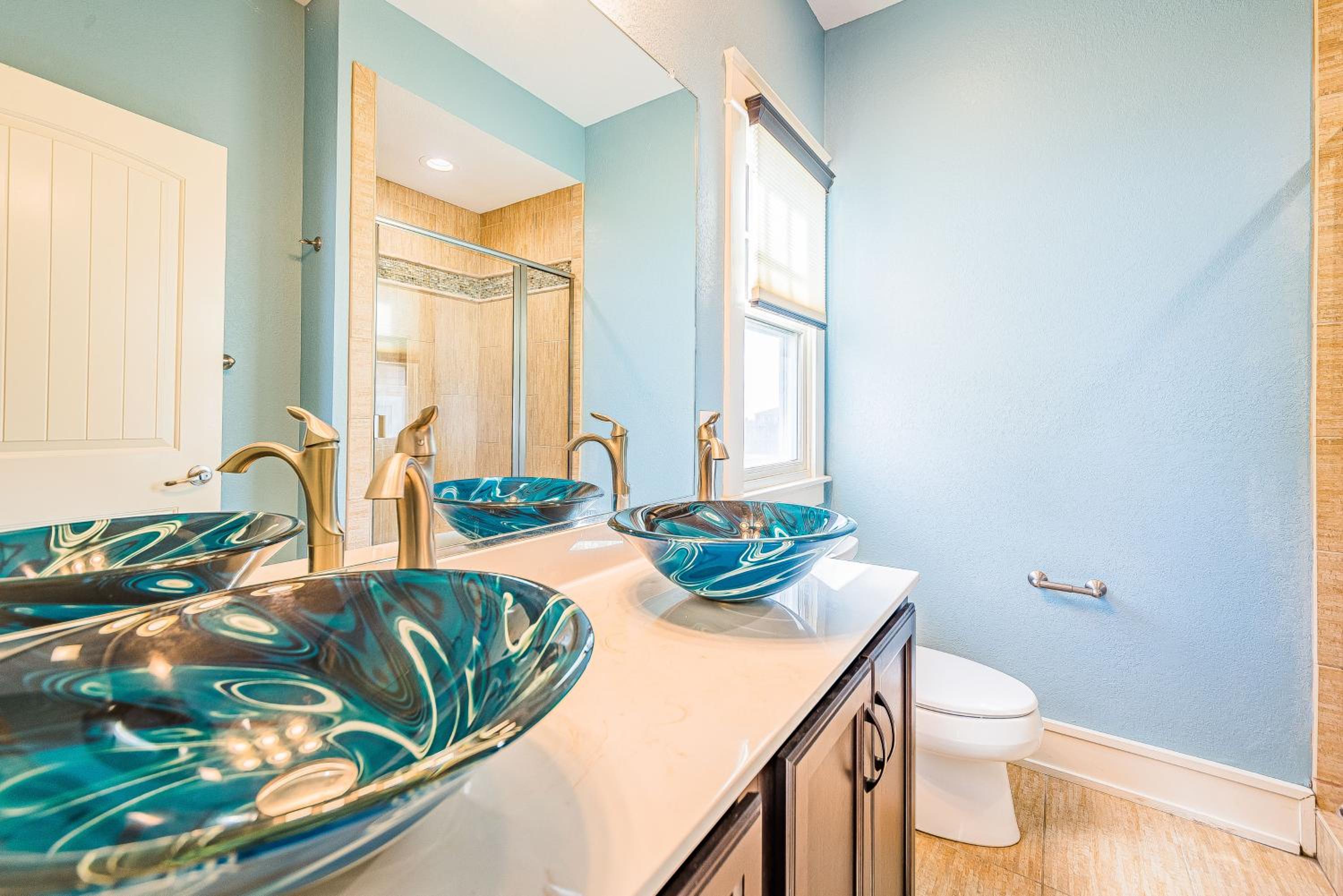 Outside-In - S Nags Head MP 18.5, Luxury Oceanfront, Elevator, Pool, Cabana, Home Theatre, Pets OK