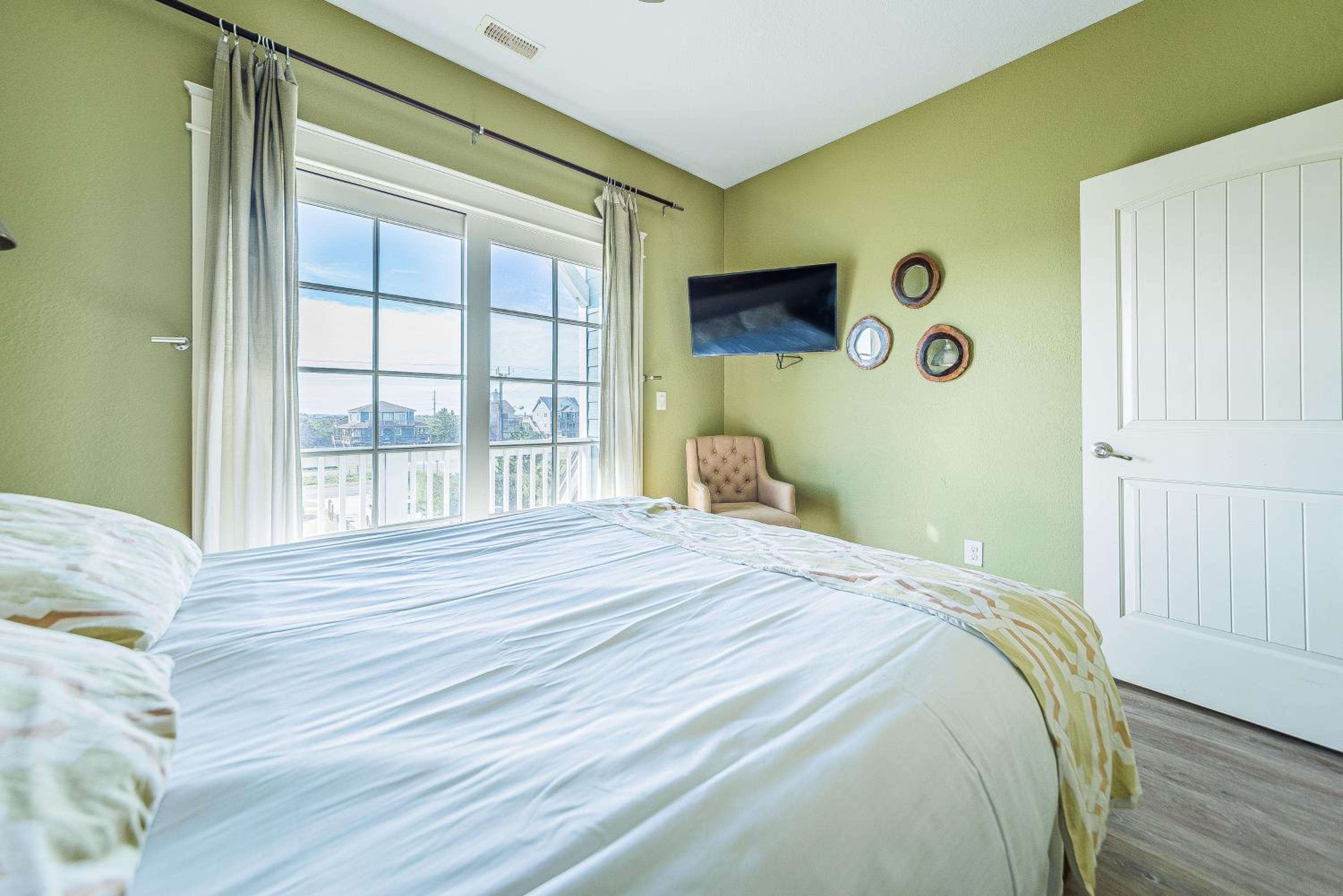 Outside-In - S Nags Head MP 18.5, Luxury Oceanfront, Elevator, Pool, Cabana, Home Theatre, Pets OK