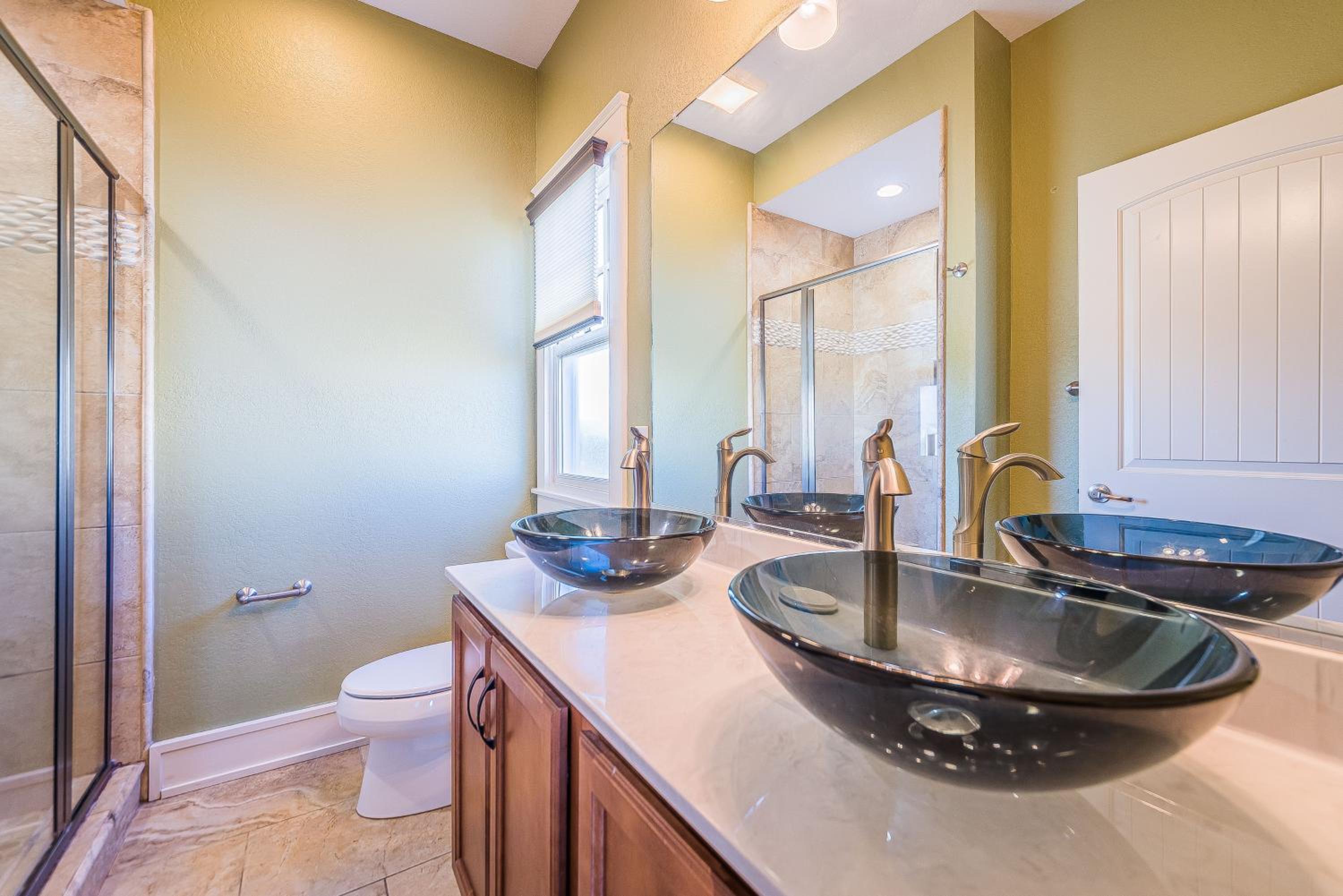 Outside-In - S Nags Head MP 18.5, Luxury Oceanfront, Elevator, Pool, Cabana, Home Theatre, Pets OK