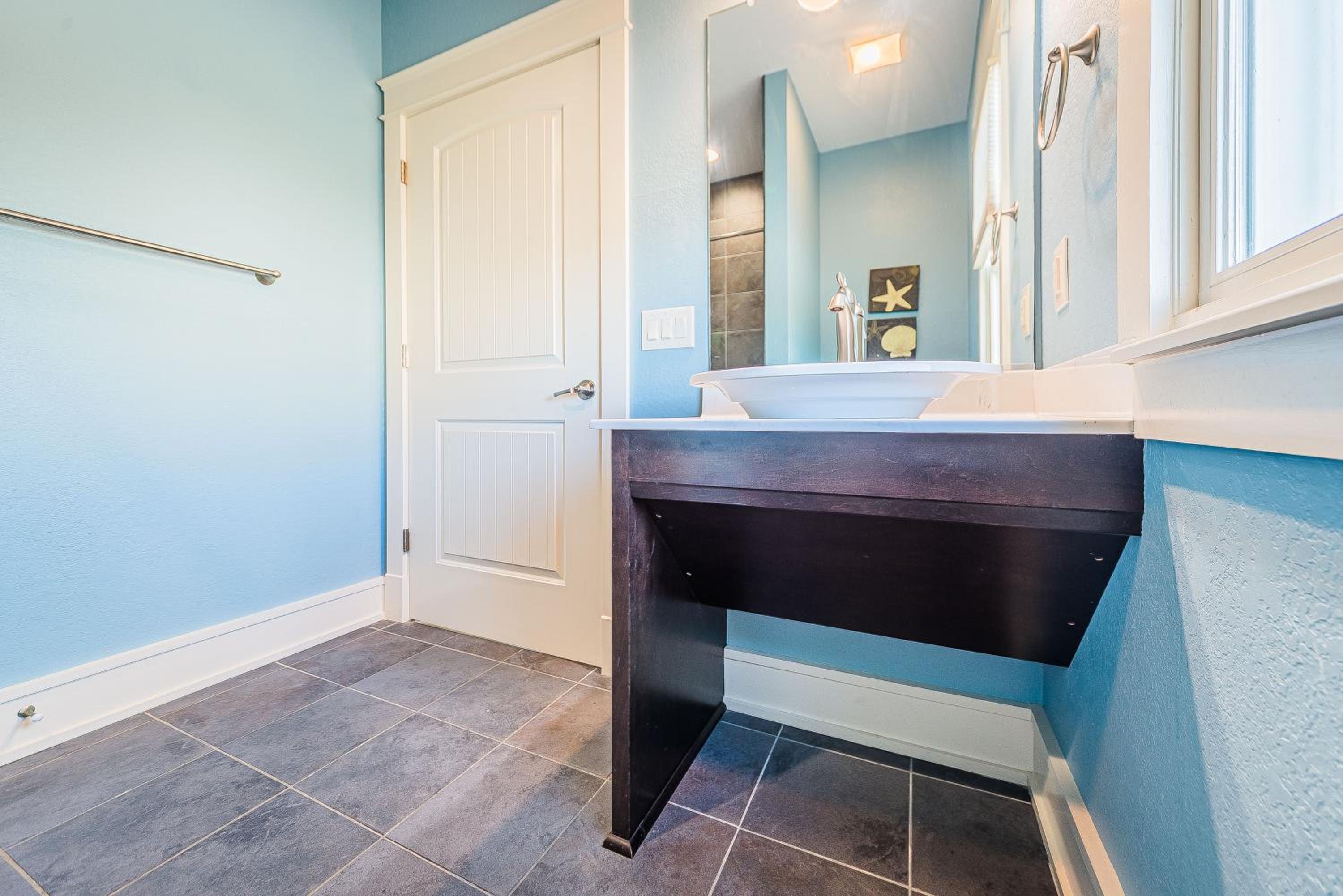 Outside-In - S Nags Head MP 18.5, Luxury Oceanfront, Elevator, Pool, Cabana, Home Theatre, Pets OK