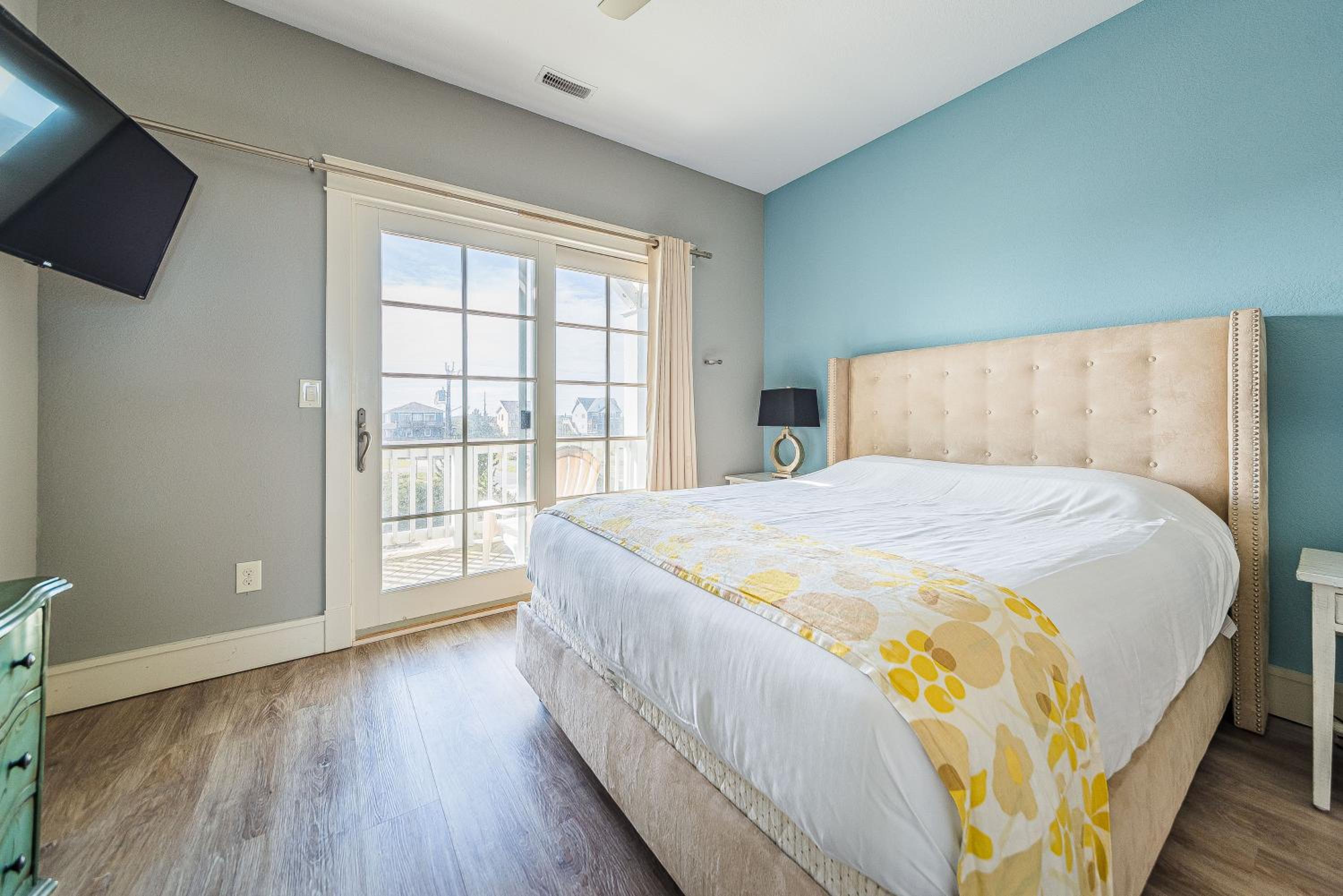 Outside-In - S Nags Head MP 18.5, Luxury Oceanfront, Elevator, Pool, Cabana, Home Theatre, Pets OK